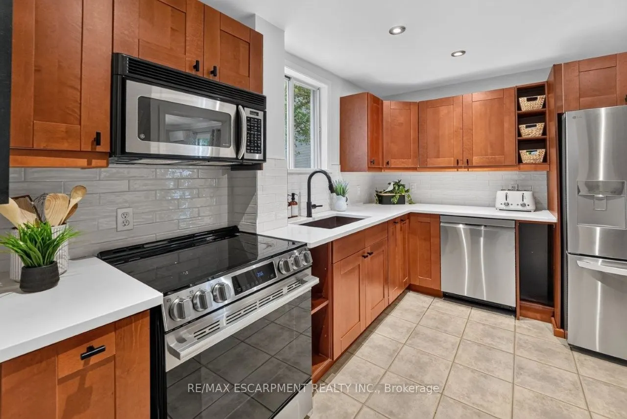 173 Main Street W