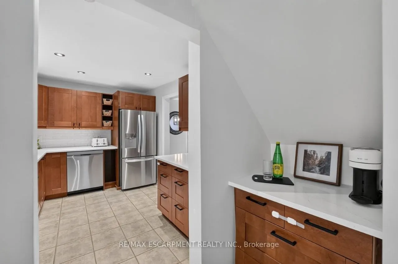 173 Main Street W