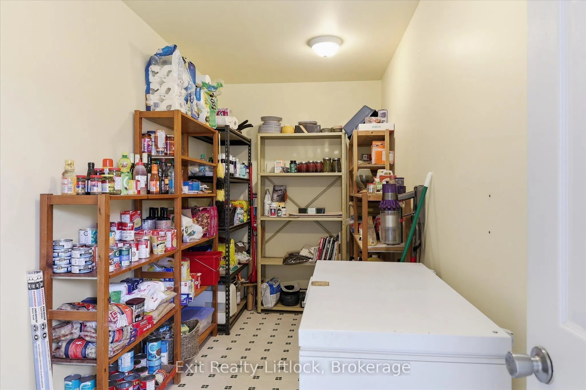 836 Hayes Line