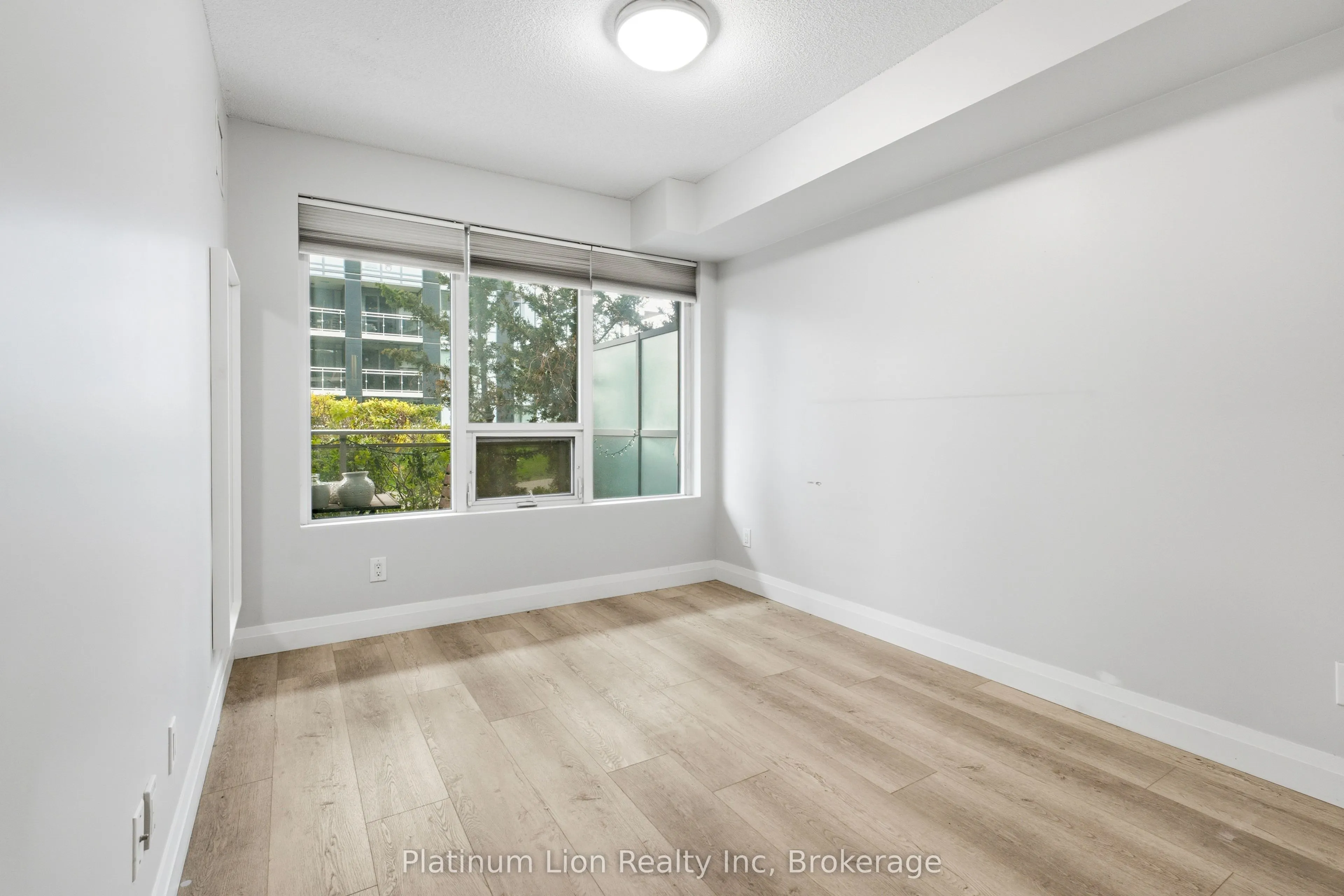 53 Arthur Street S #203