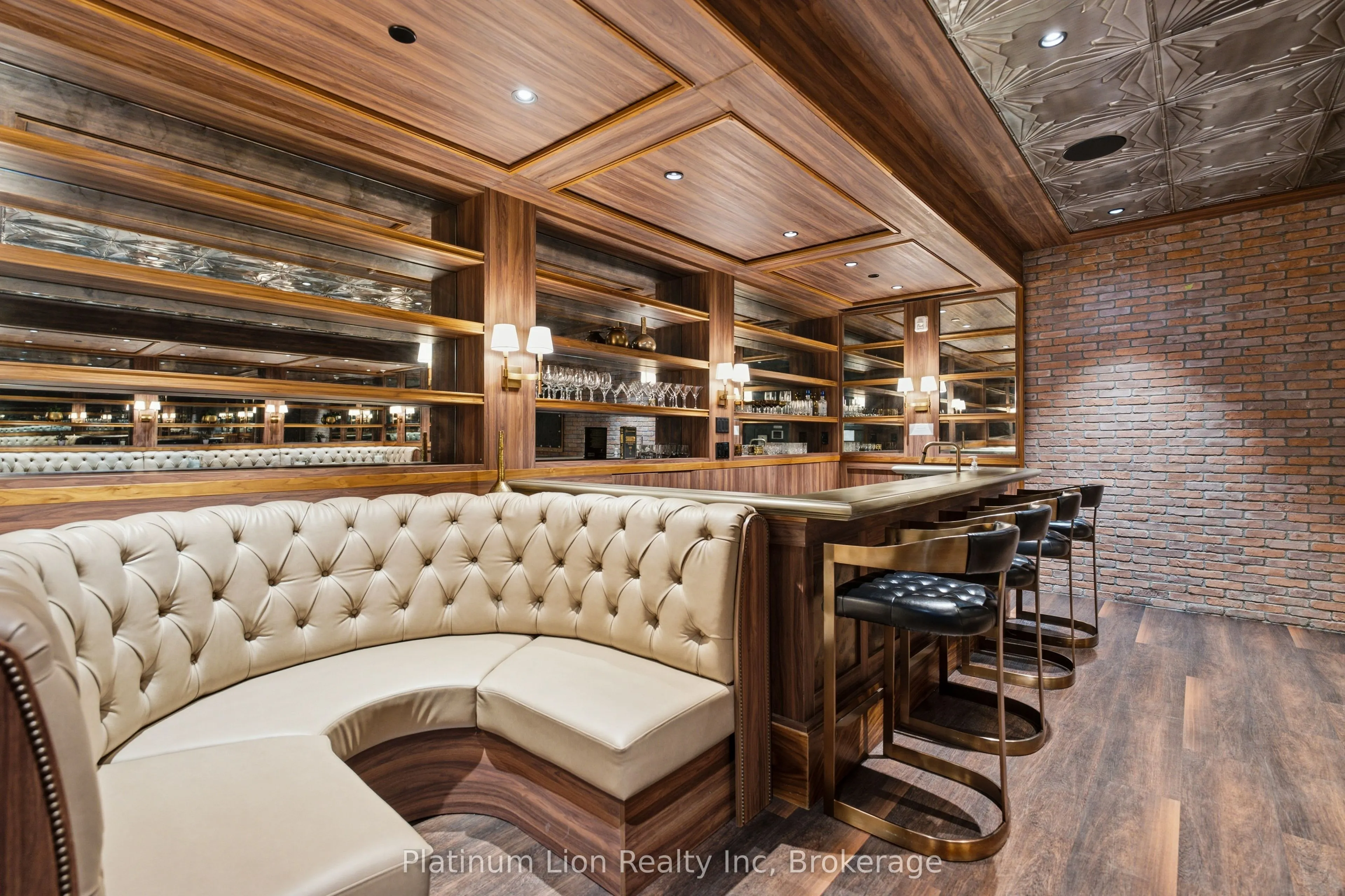 53 Arthur Street S #203