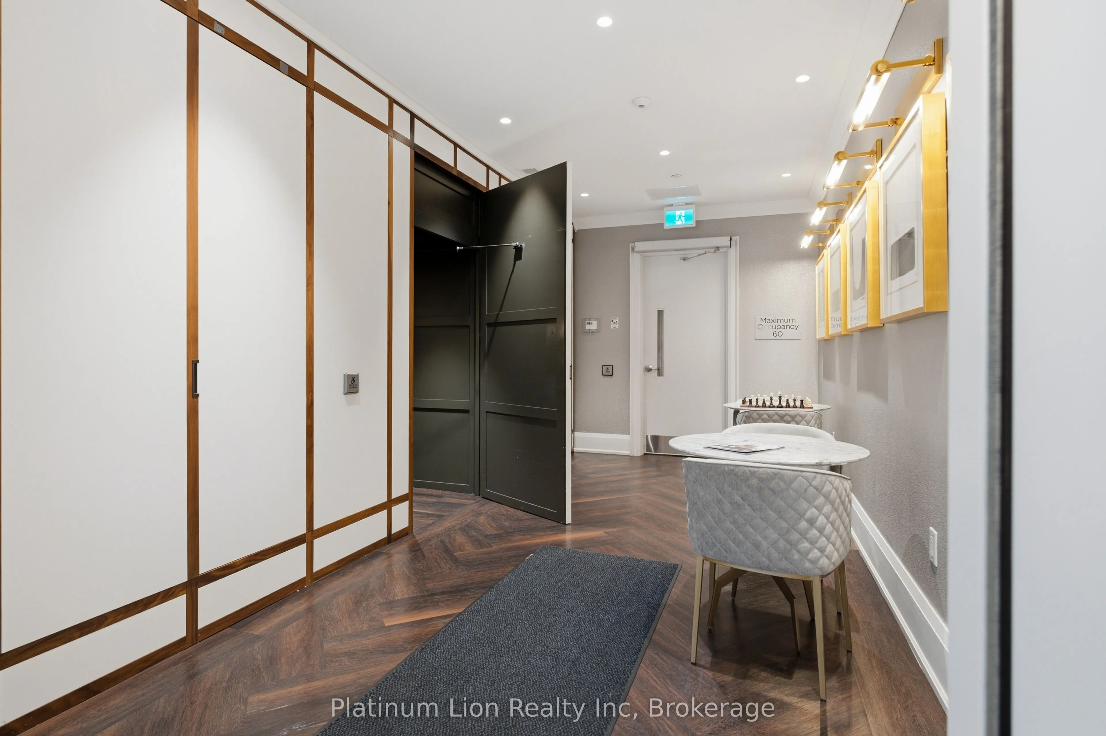 53 Arthur Street S #203