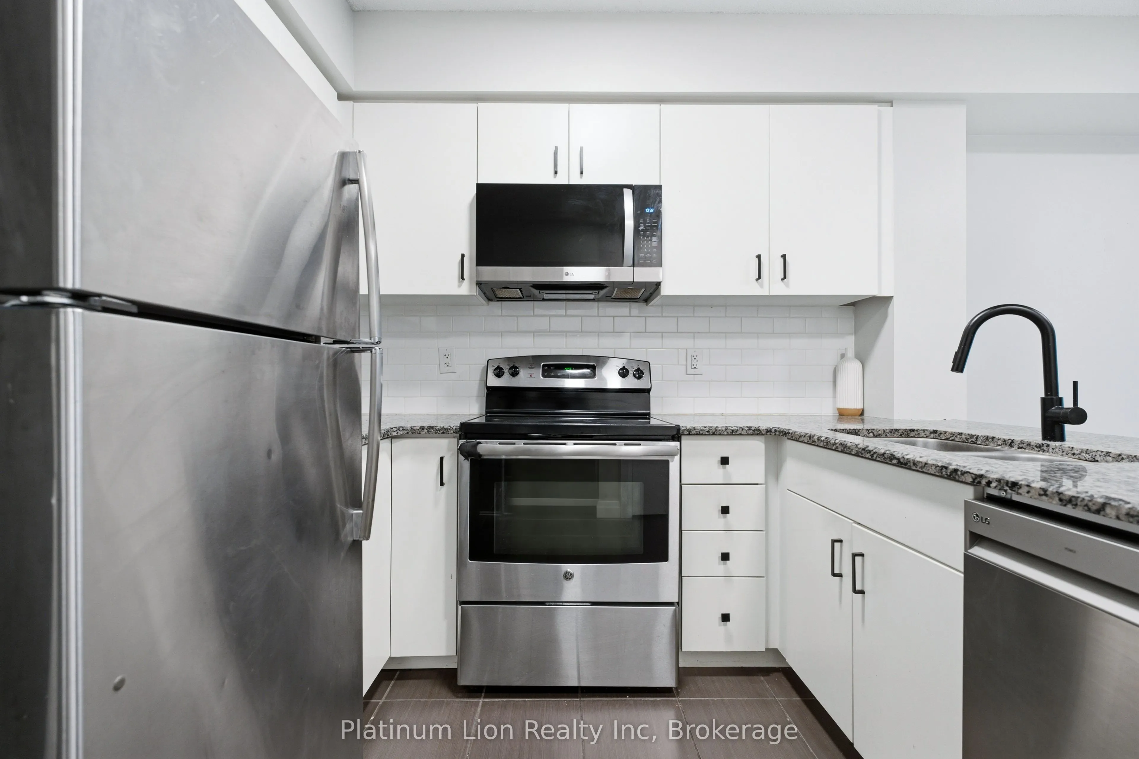 53 Arthur Street S #203