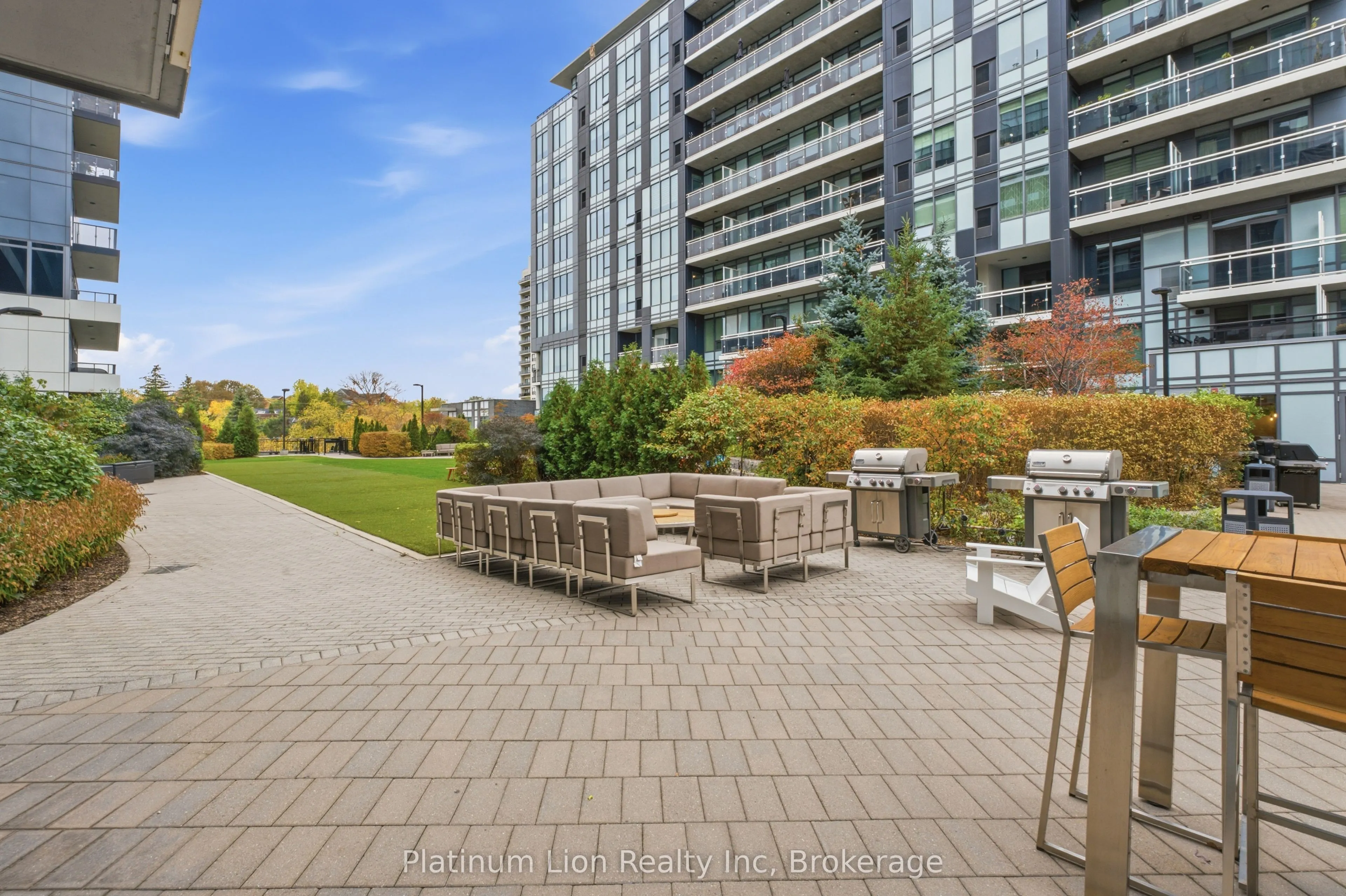 53 Arthur Street S #203