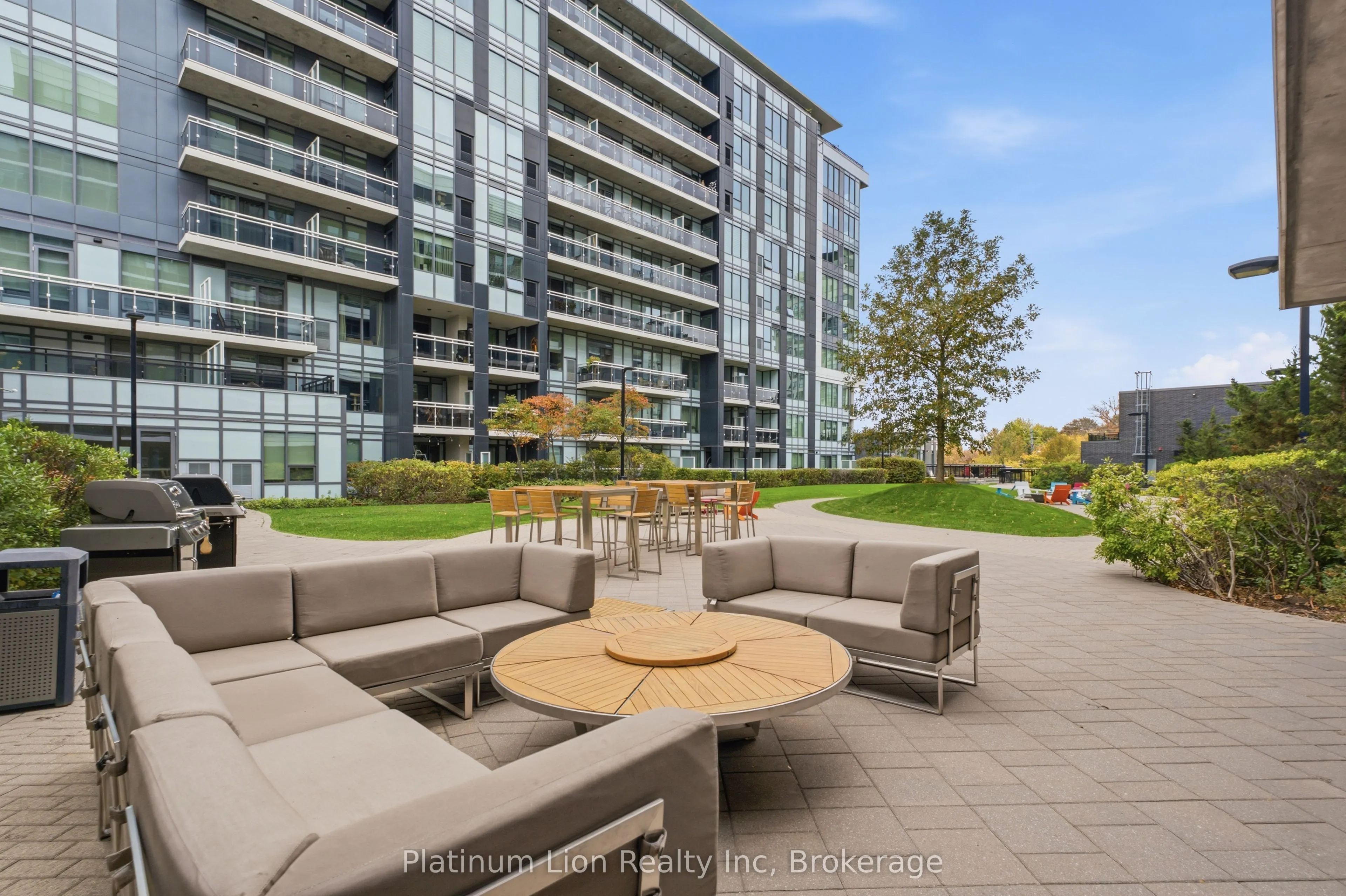 53 Arthur Street S #203
