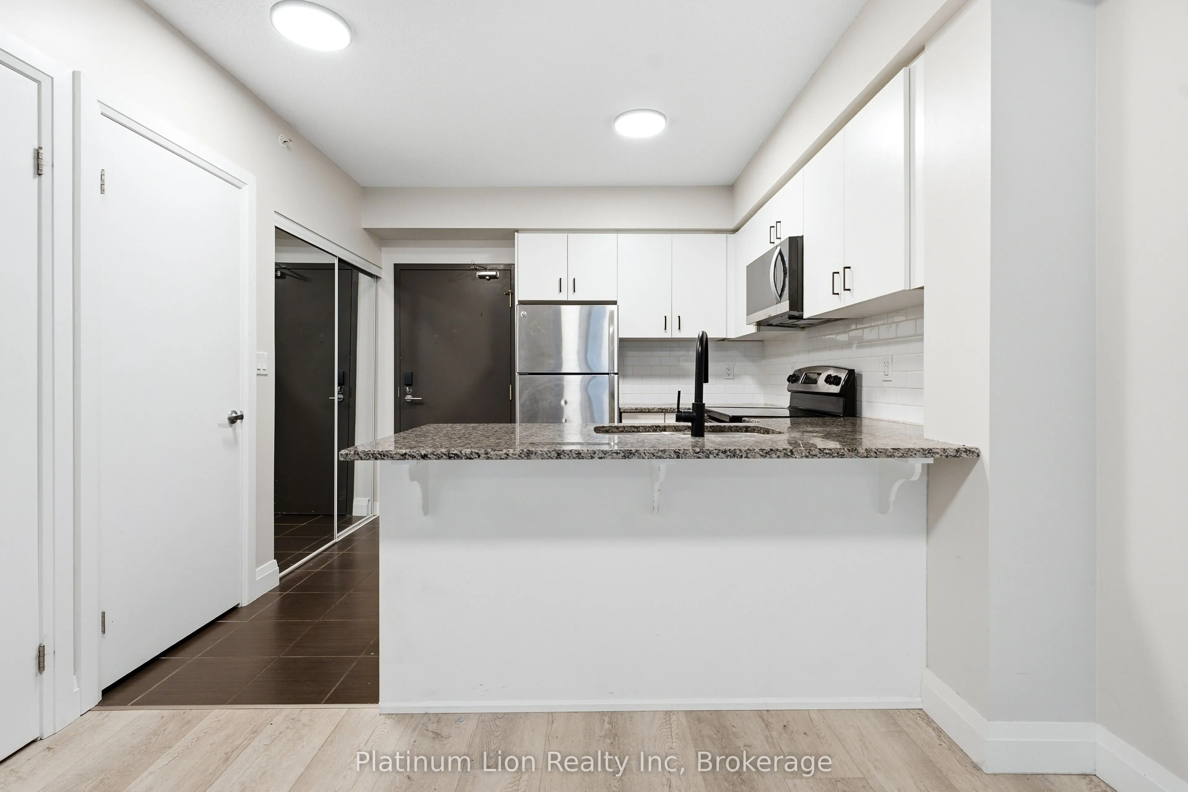 53 Arthur Street S #203