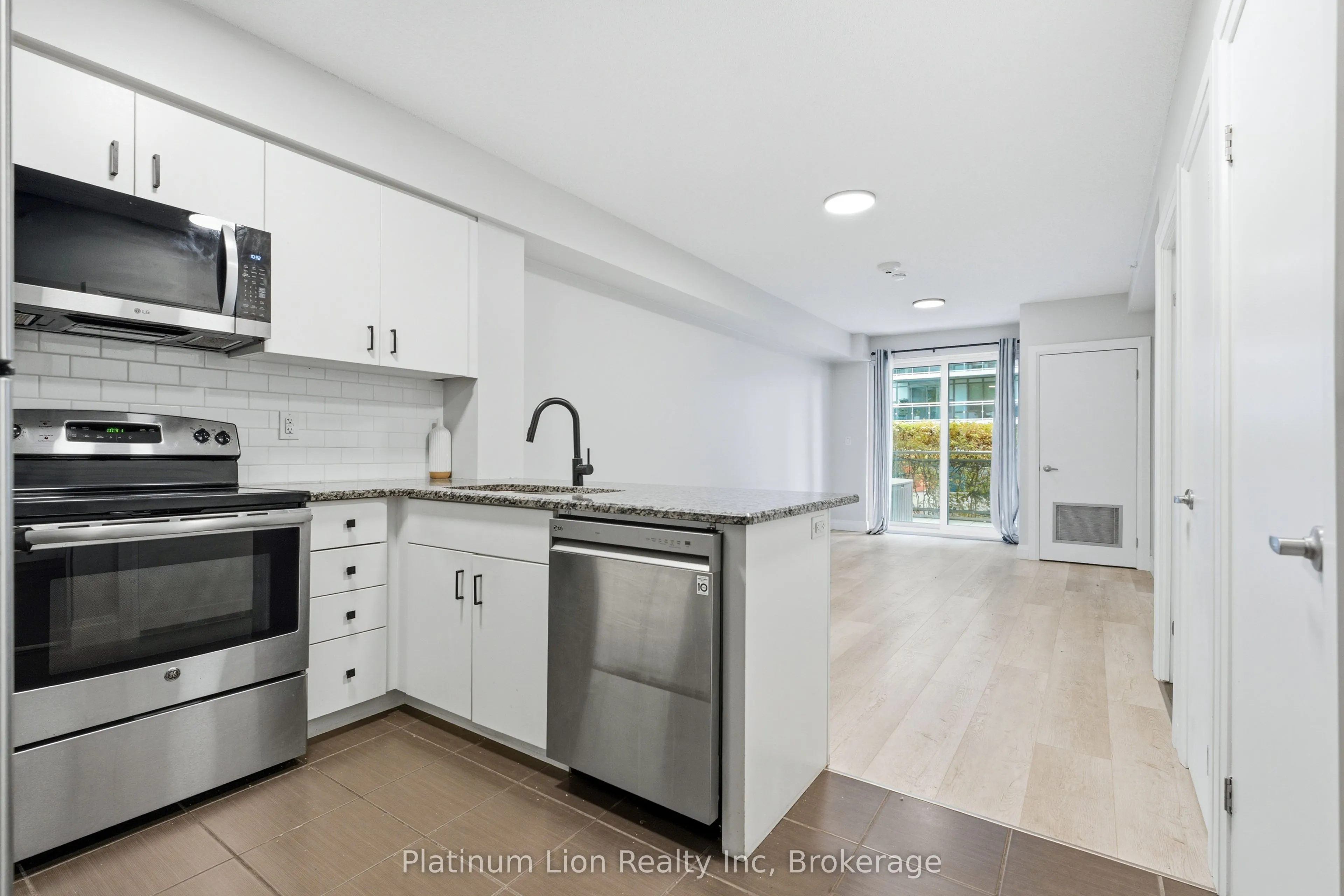 53 Arthur Street S #203
