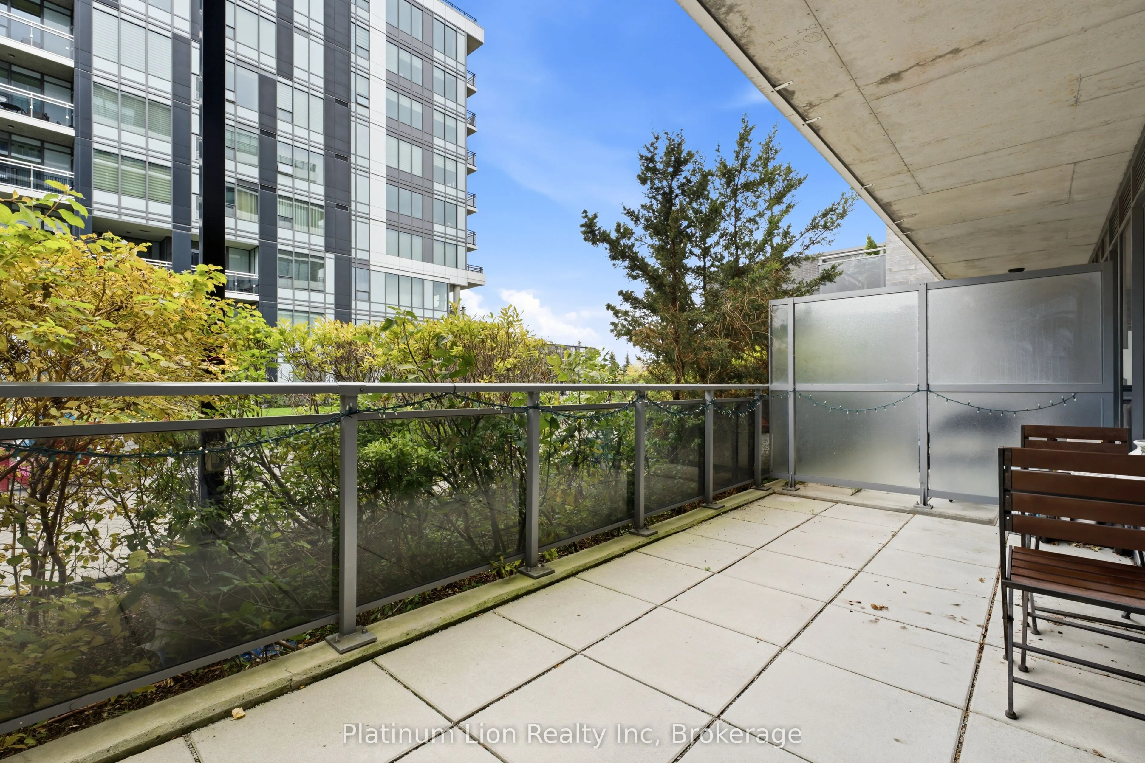 53 Arthur Street S #203