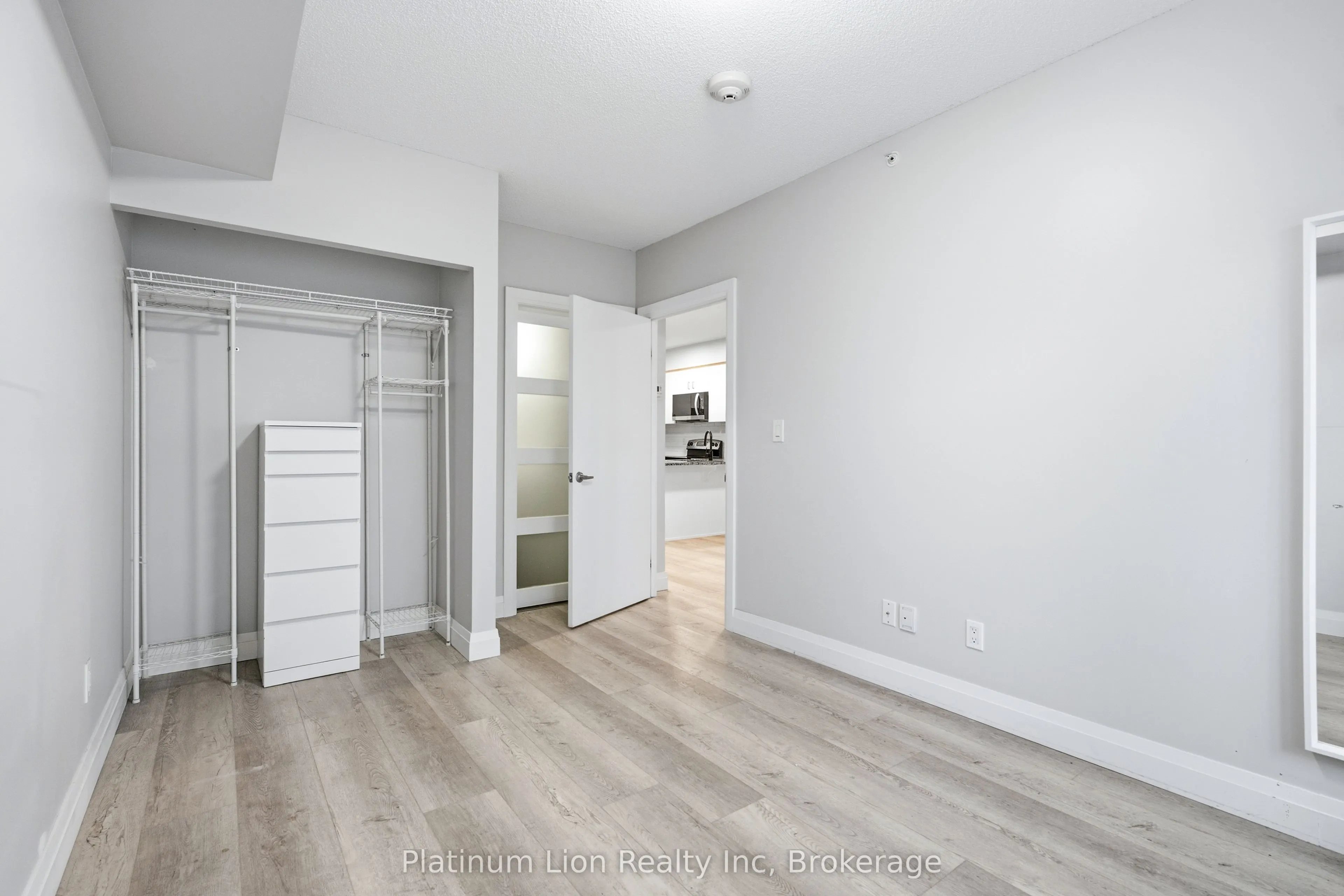53 Arthur Street S #203