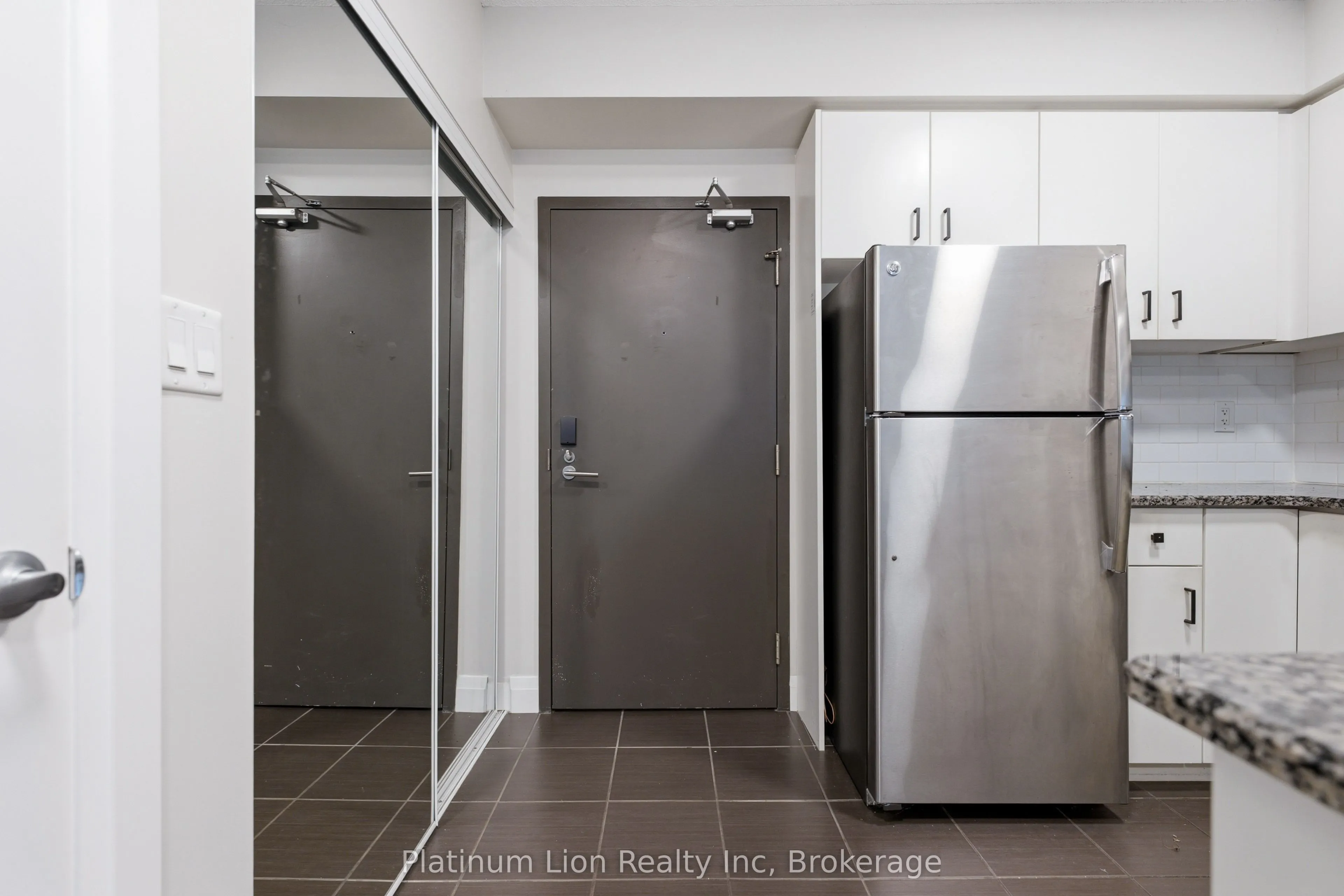 53 Arthur Street S #203
