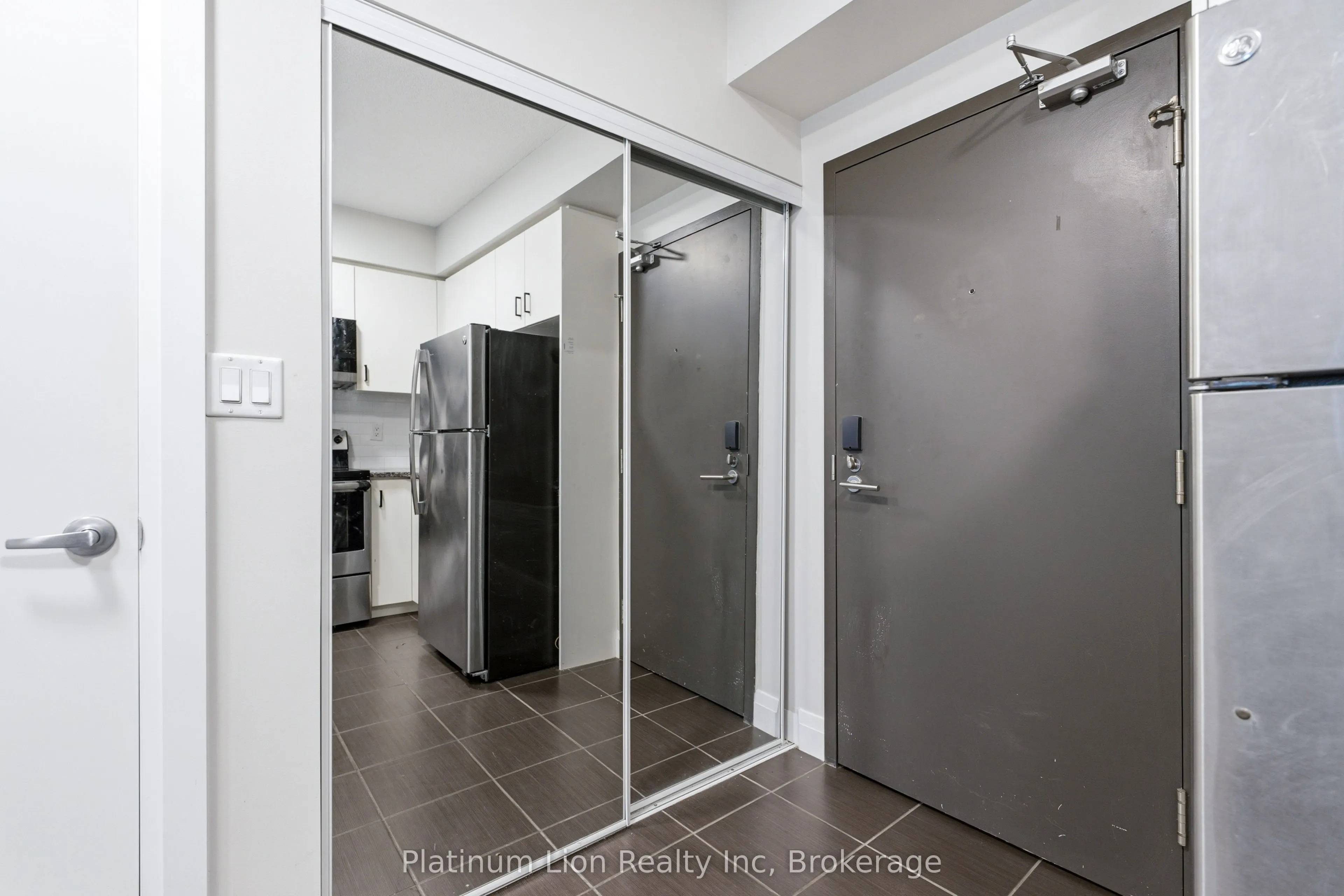 53 Arthur Street S #203