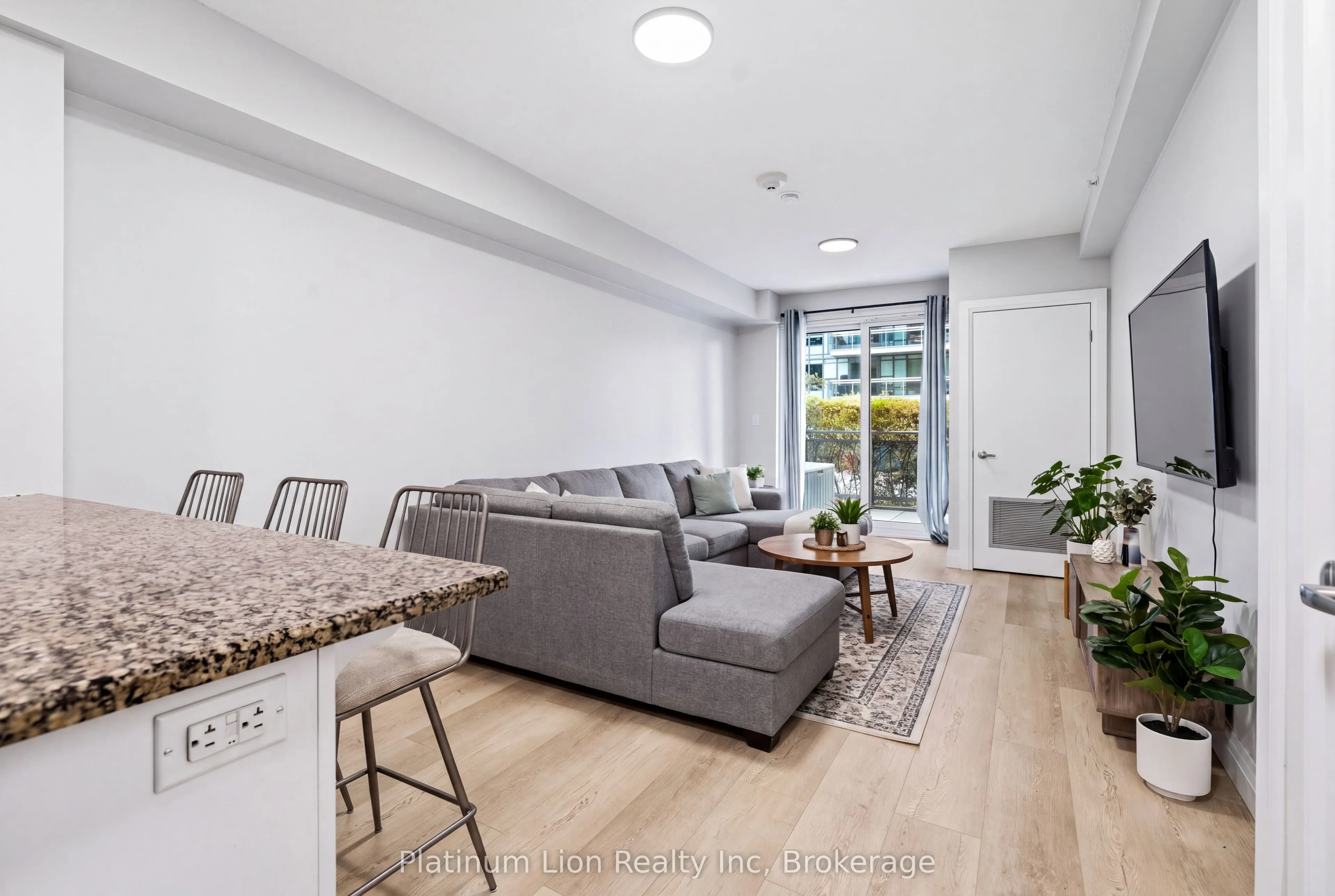53 Arthur Street S #203