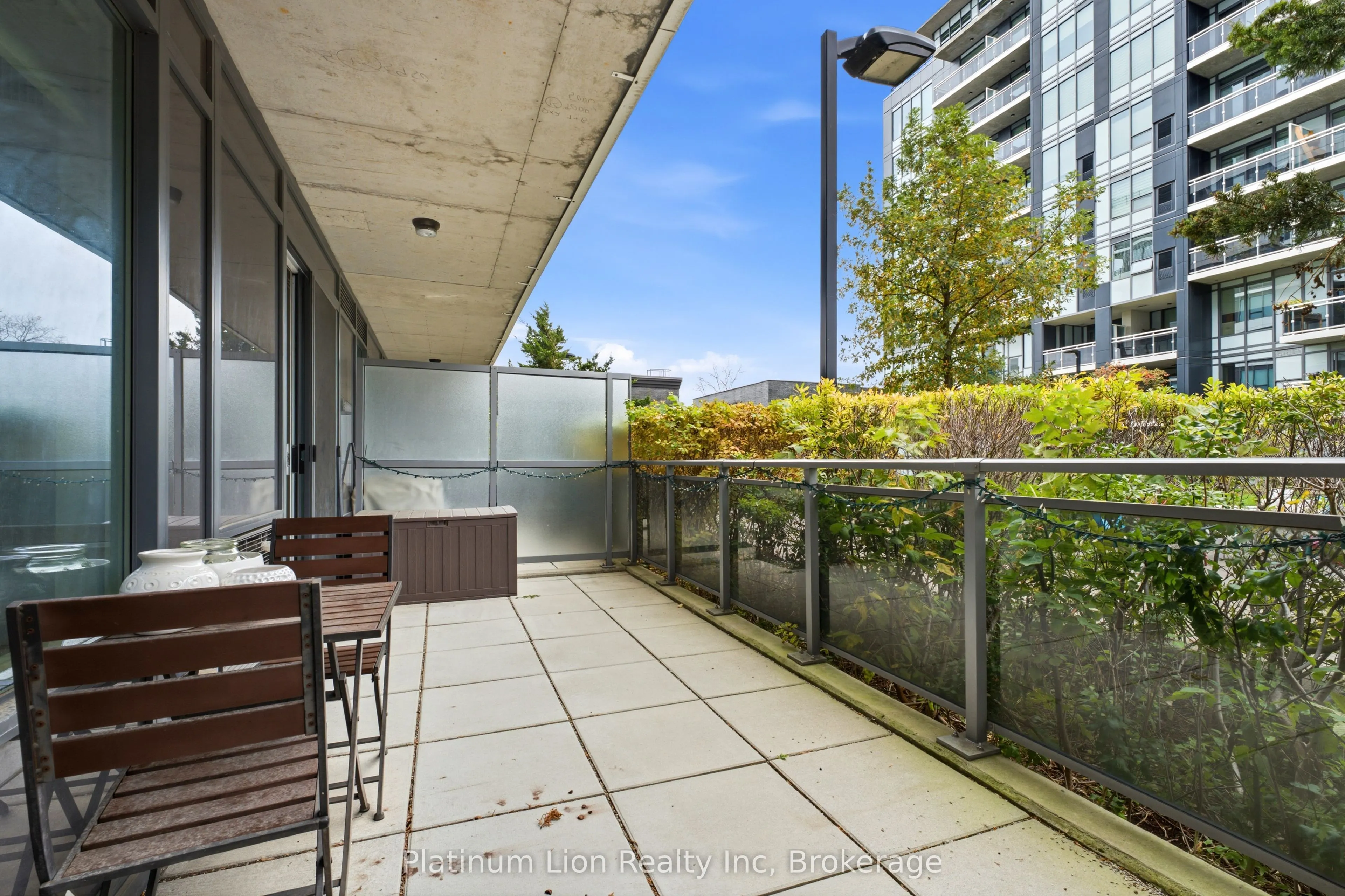 53 Arthur Street S #203