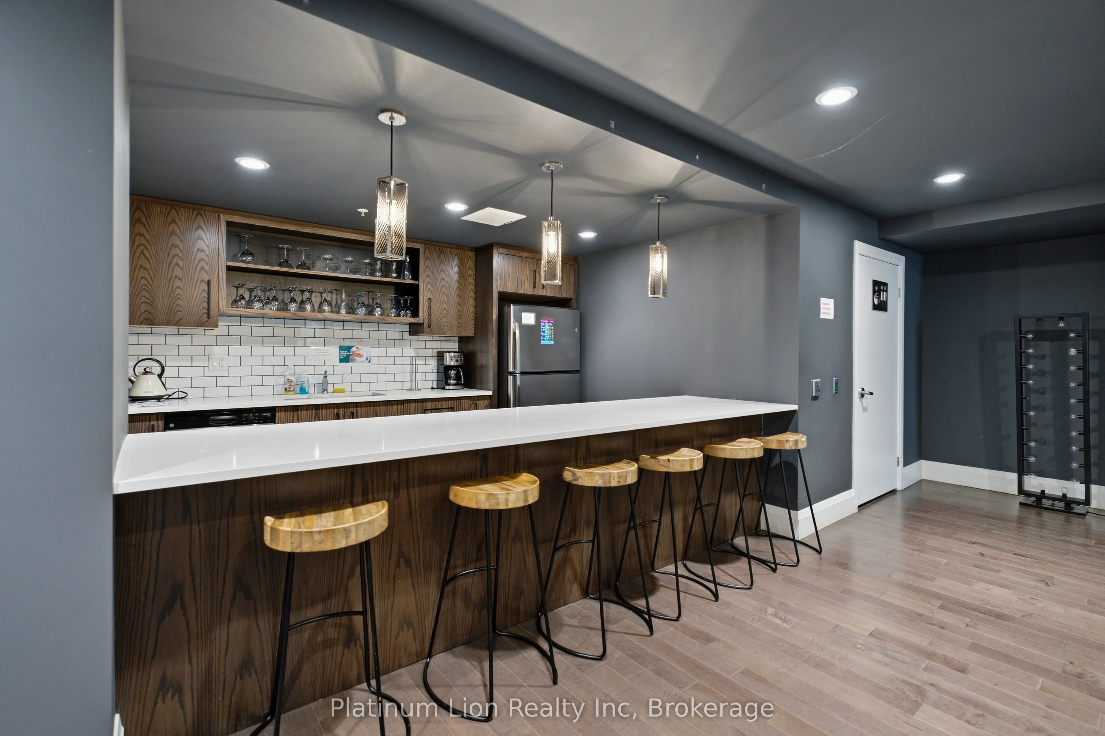 53 Arthur Street S #203