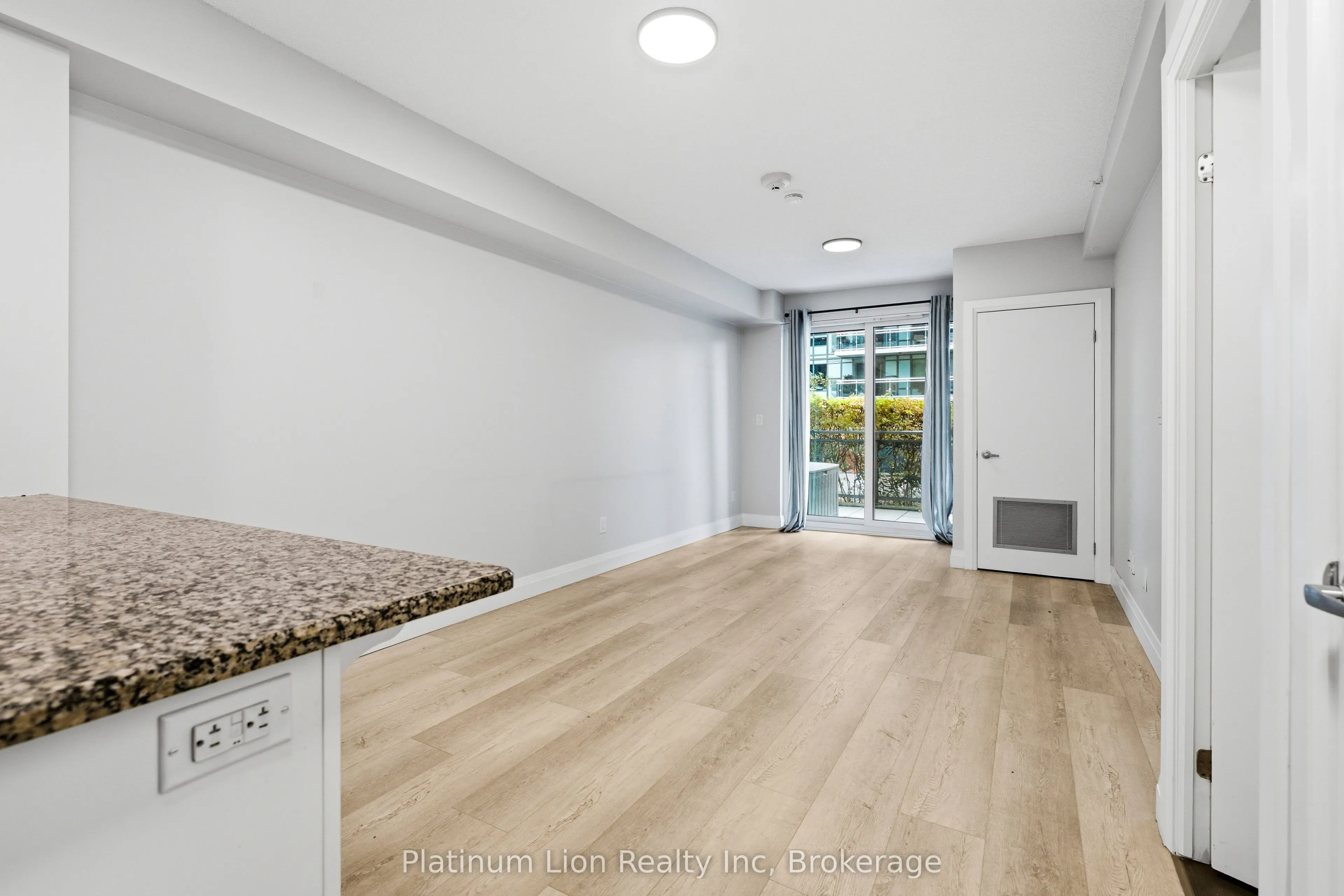 53 Arthur Street S #203