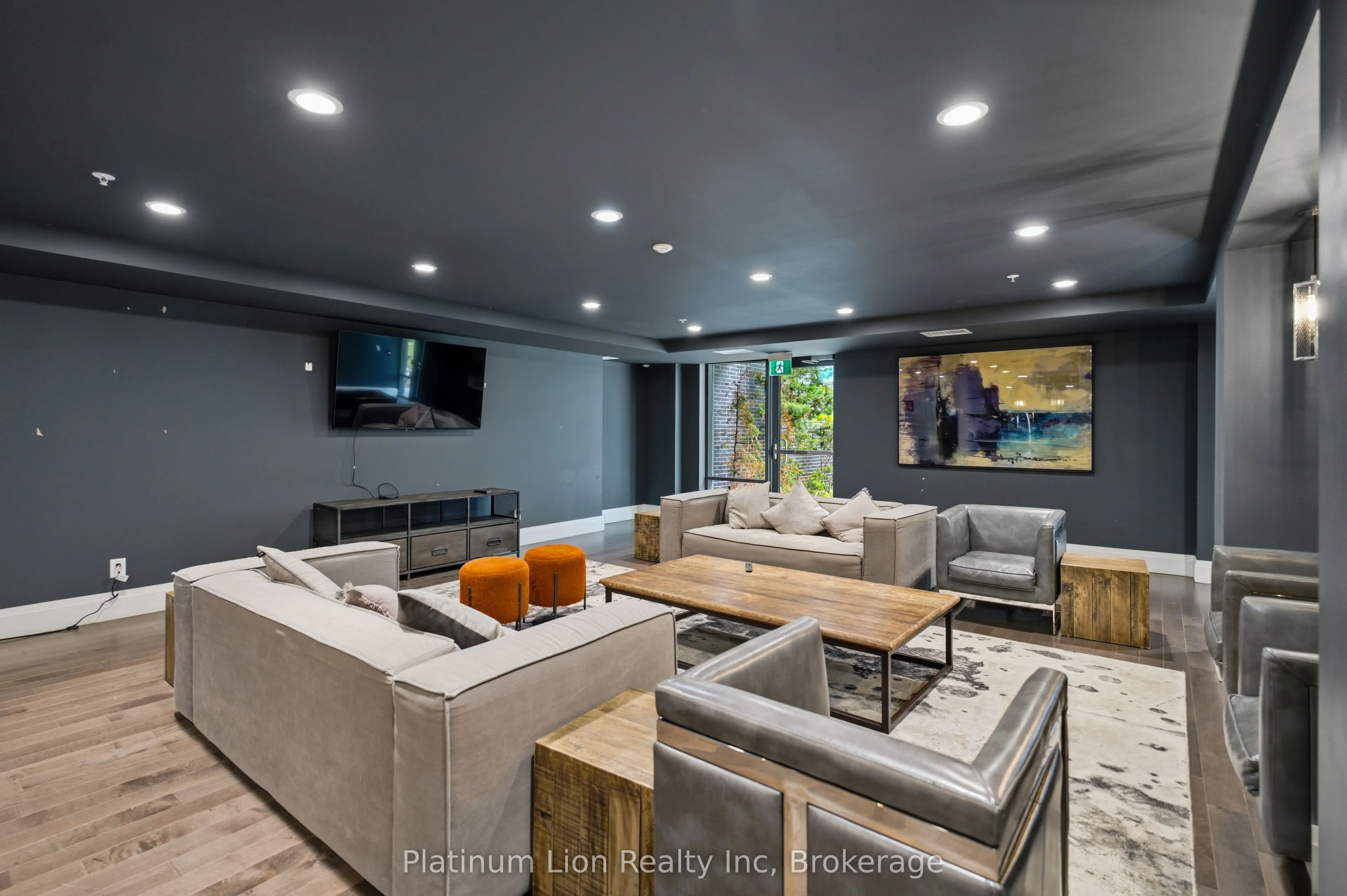 53 Arthur Street S #203