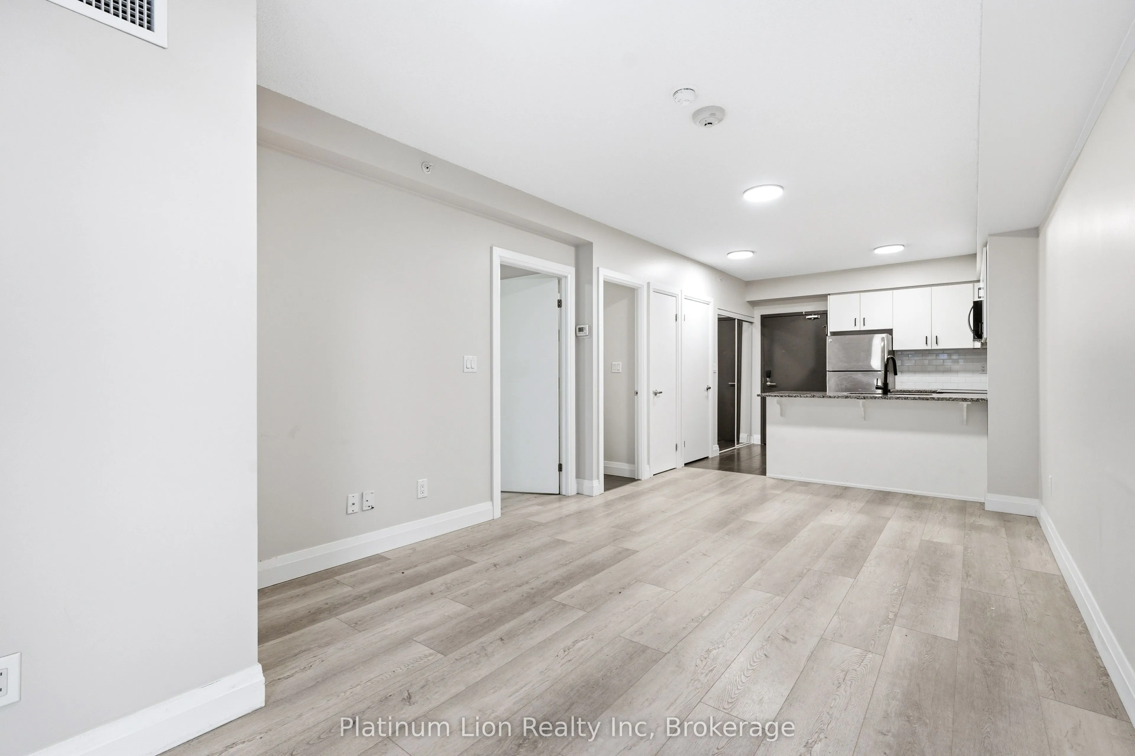 53 Arthur Street S #203