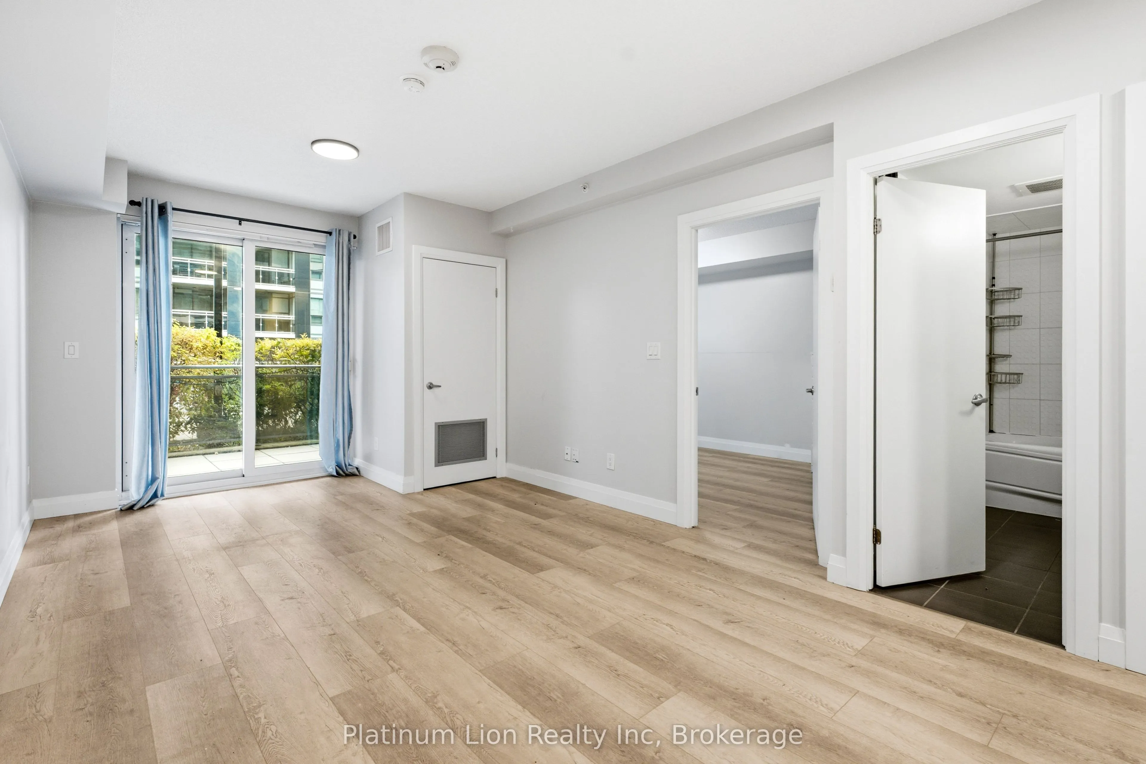 53 Arthur Street S #203