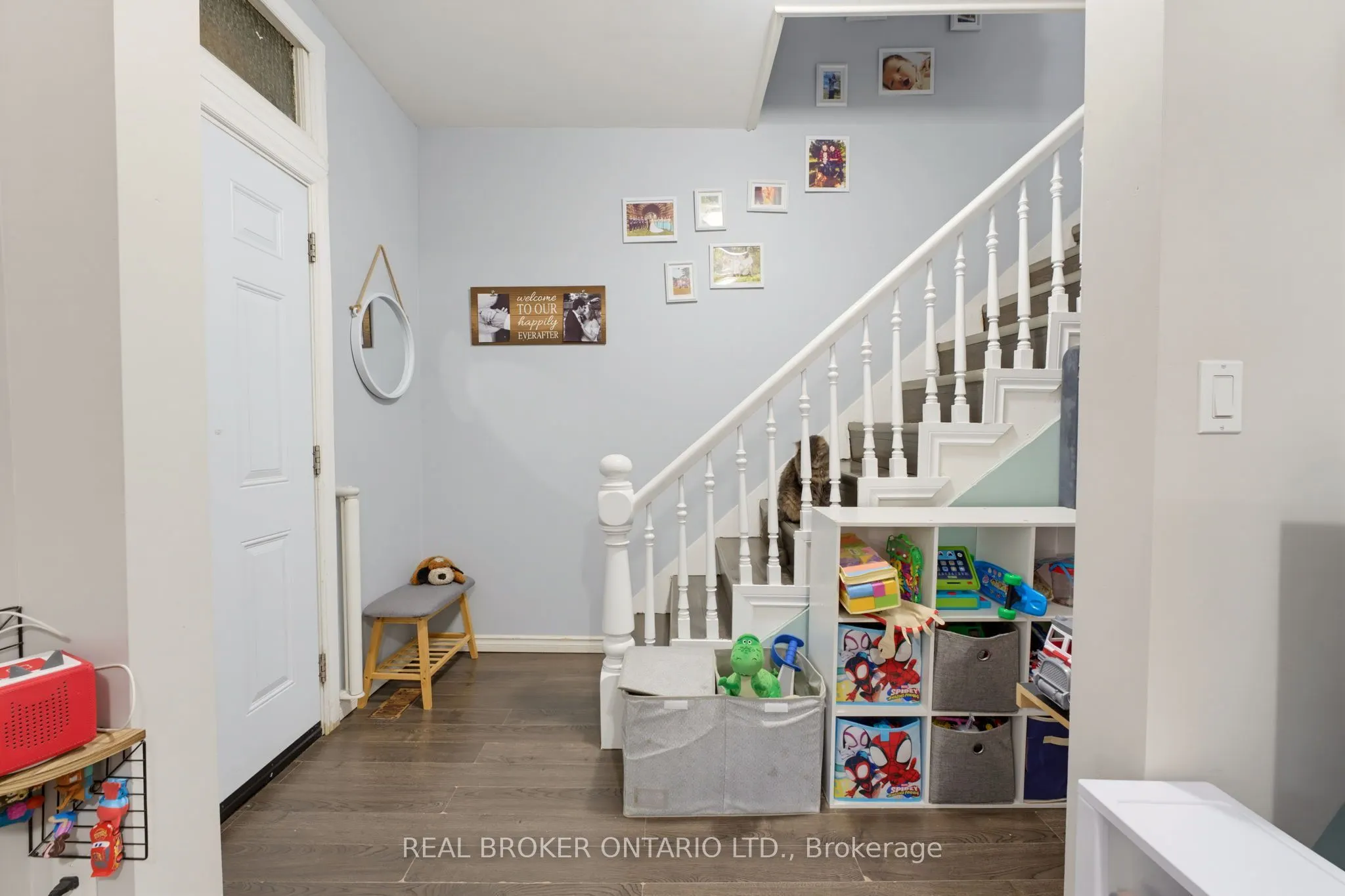 256 Dundas Street
