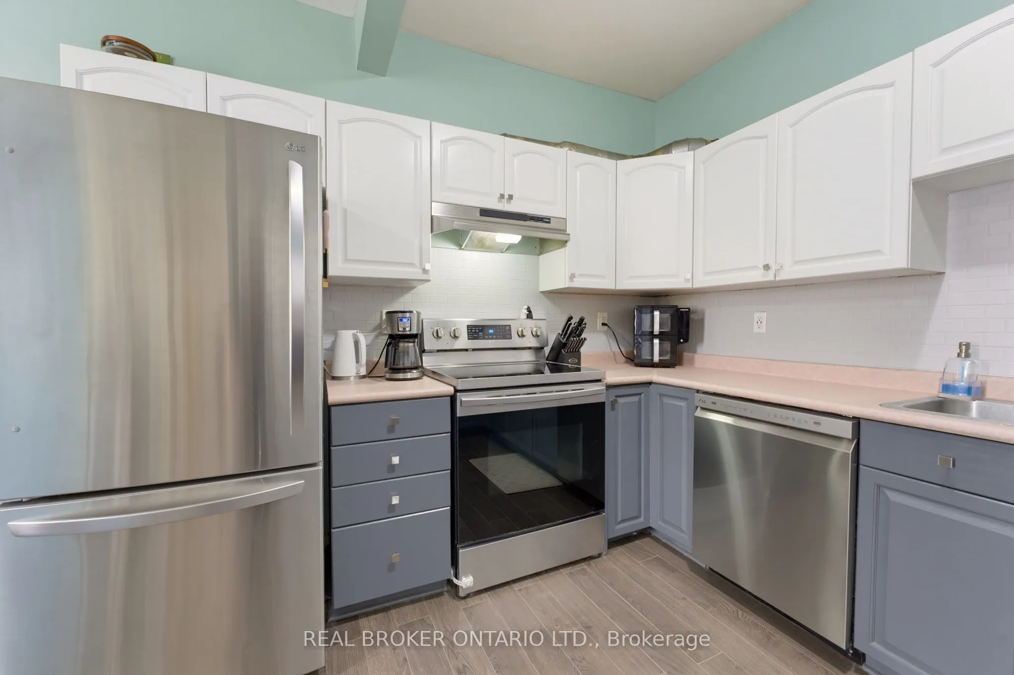 256 Dundas Street