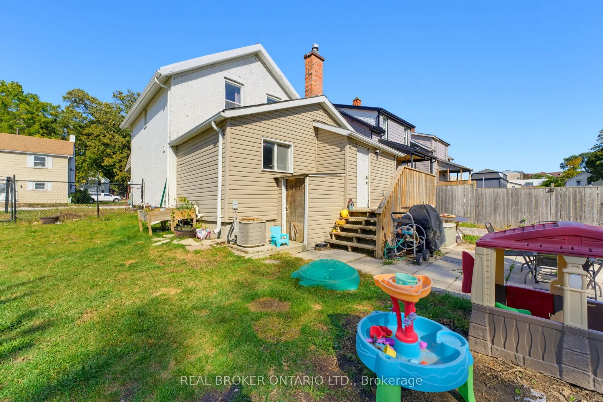 256 Dundas Street