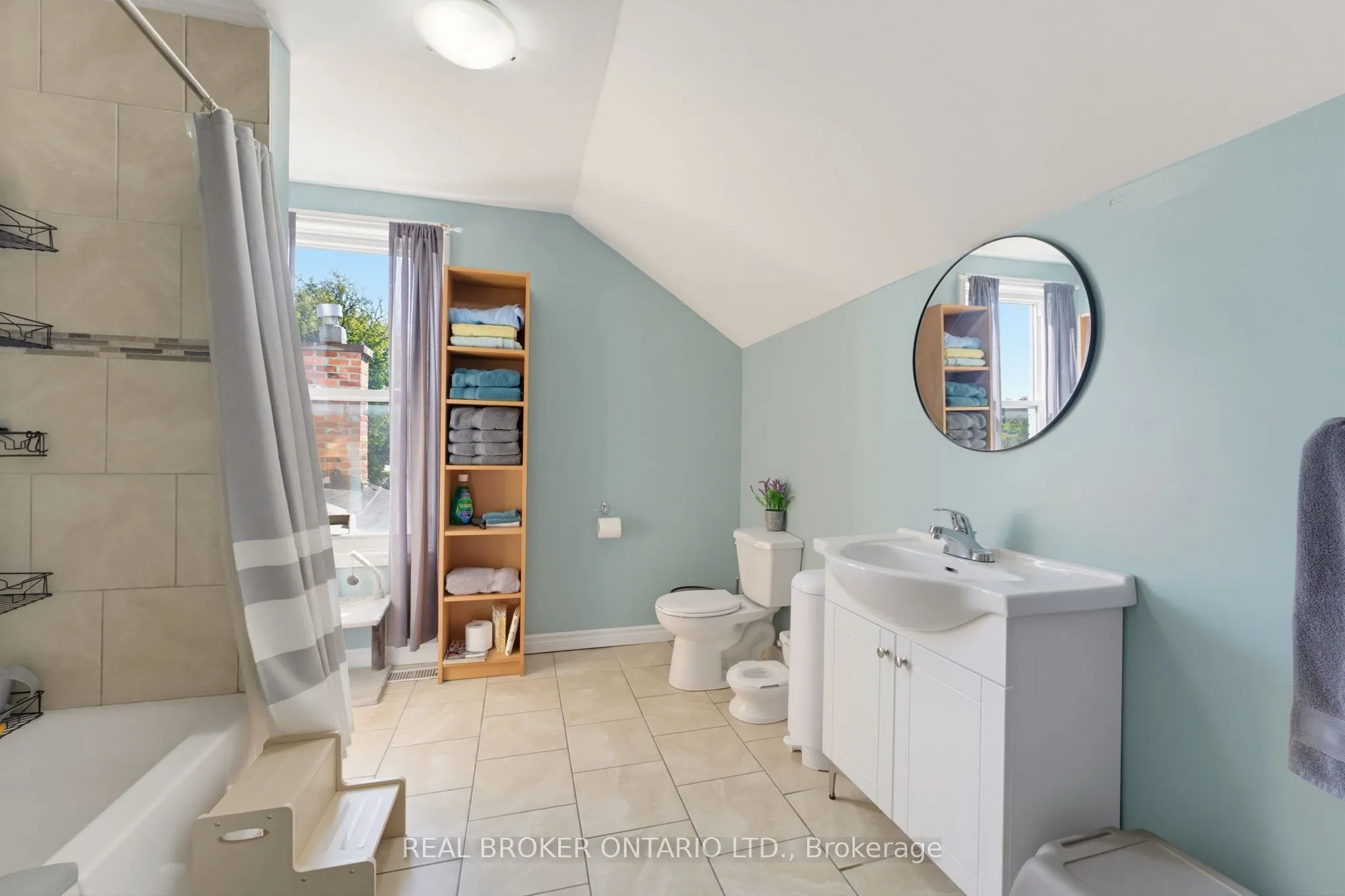 256 Dundas Street