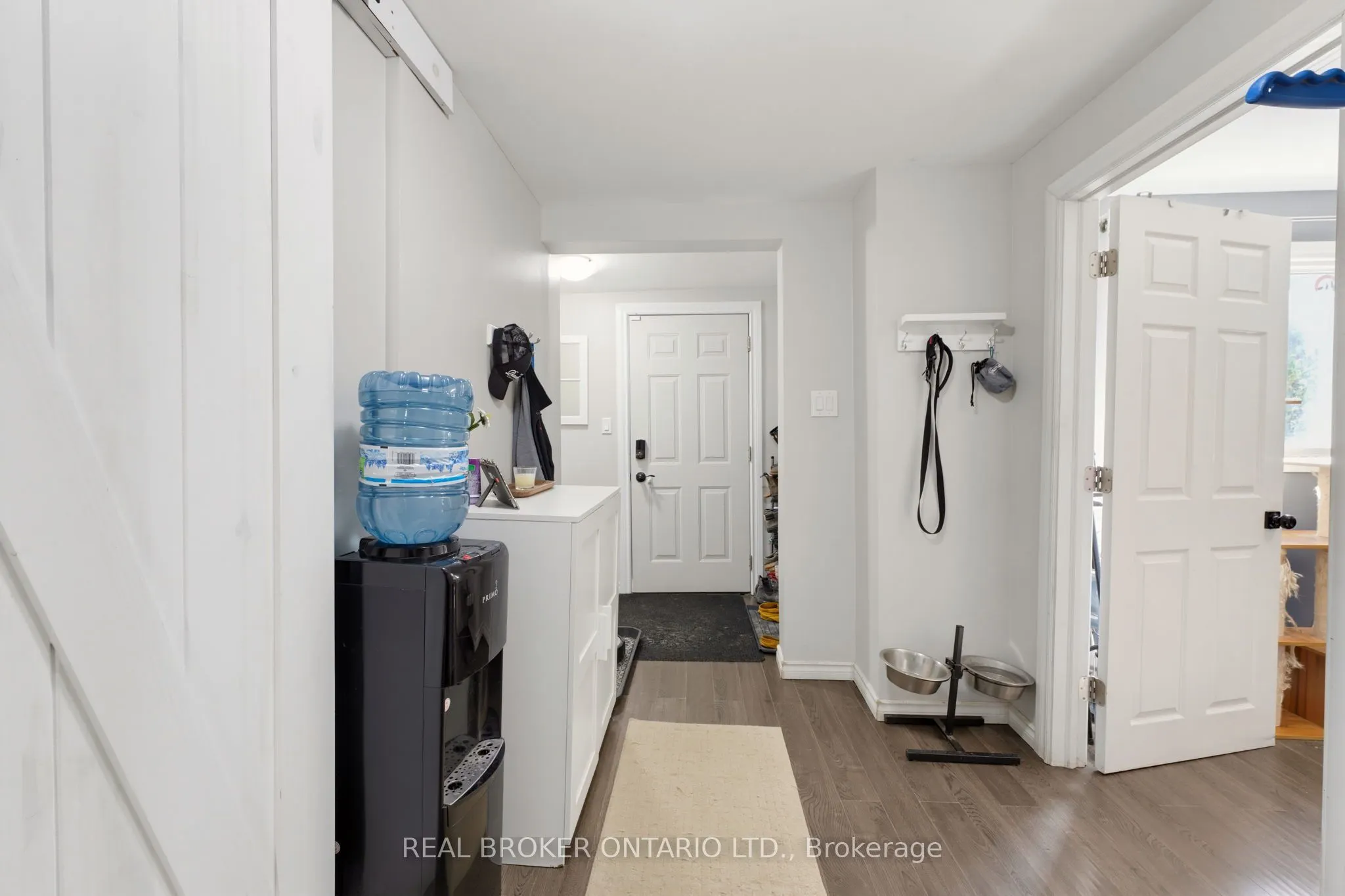 256 Dundas Street