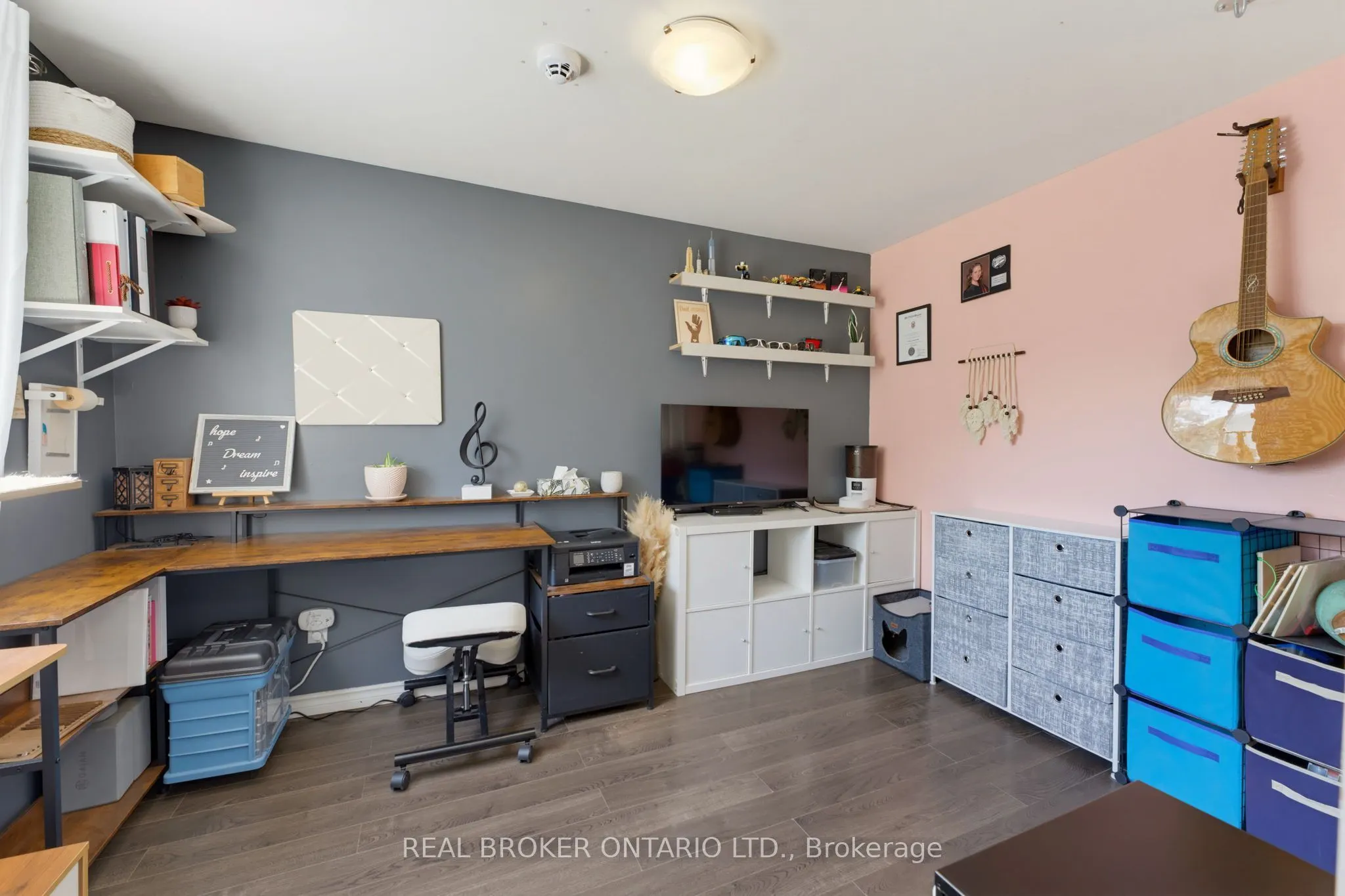 256 Dundas Street
