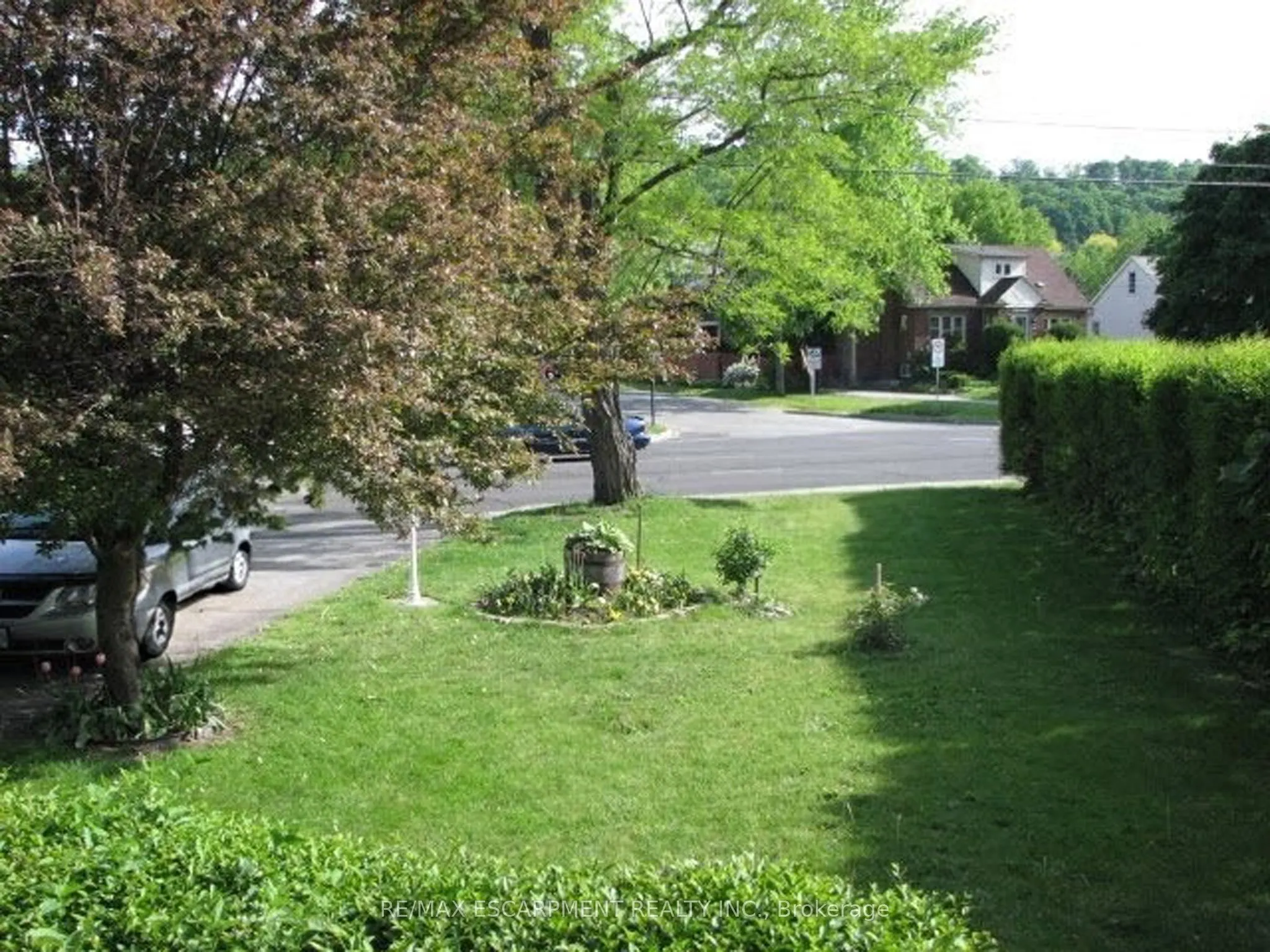 115 King Street E