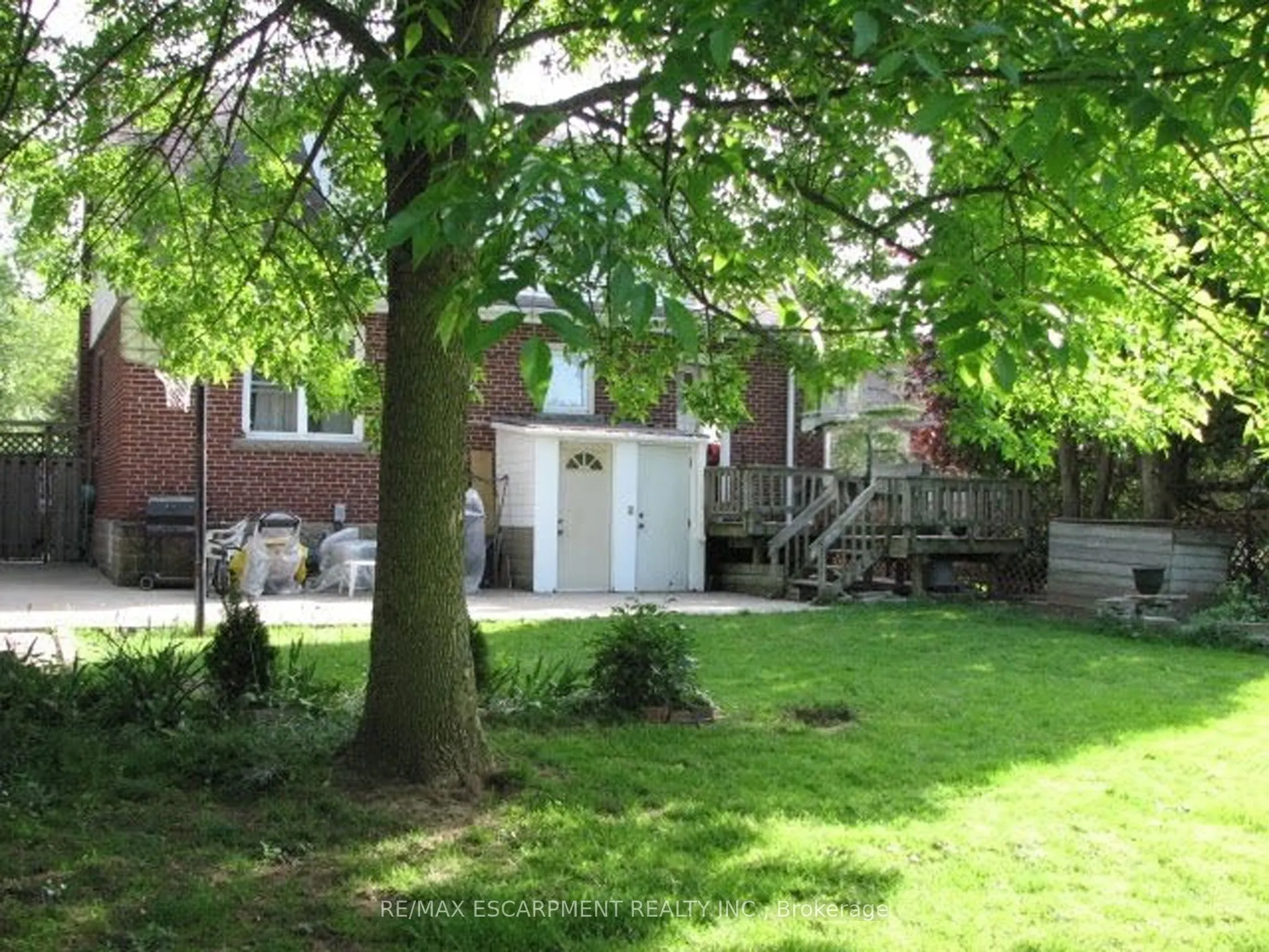 115 King Street E
