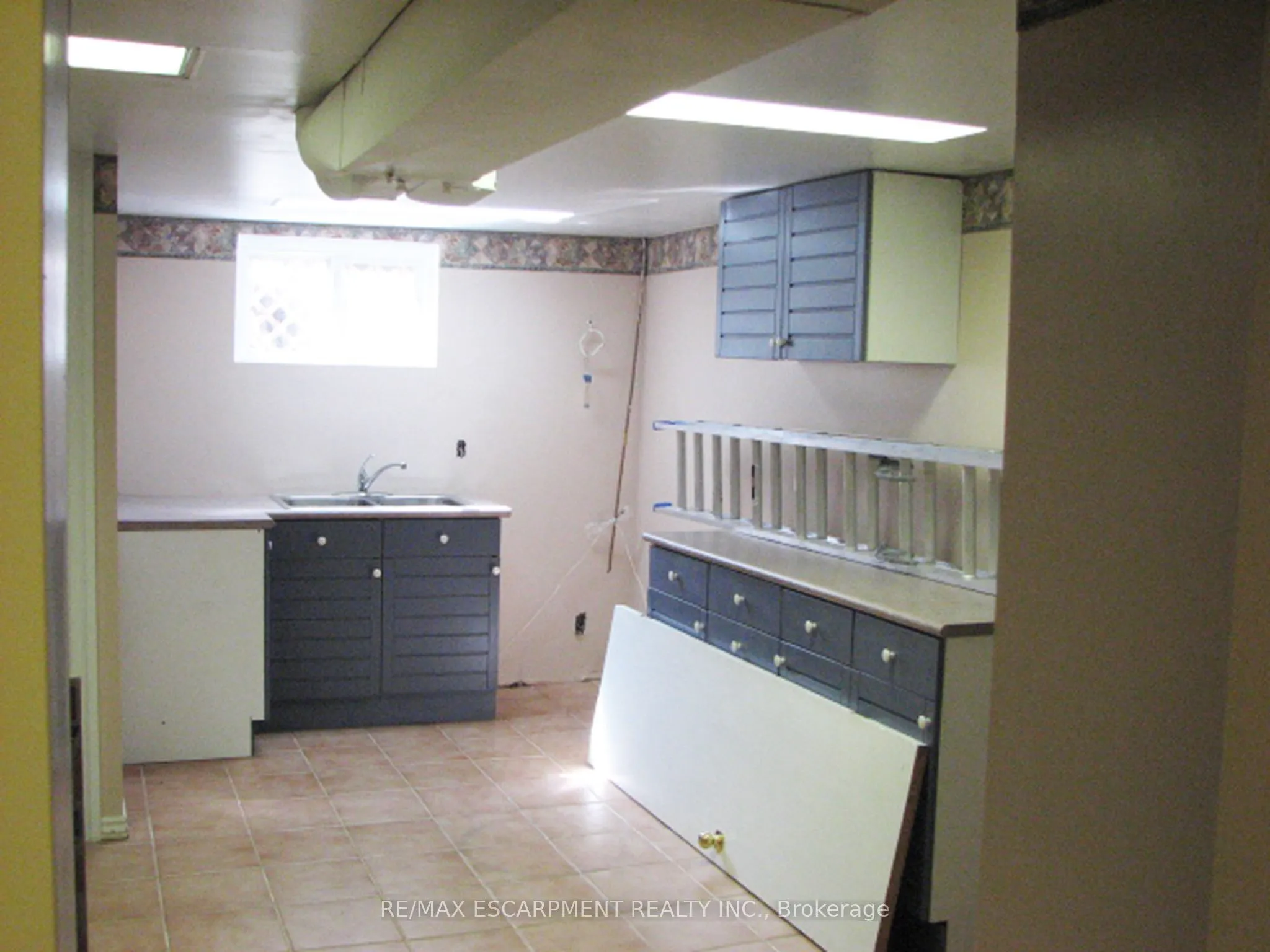 115 King Street E