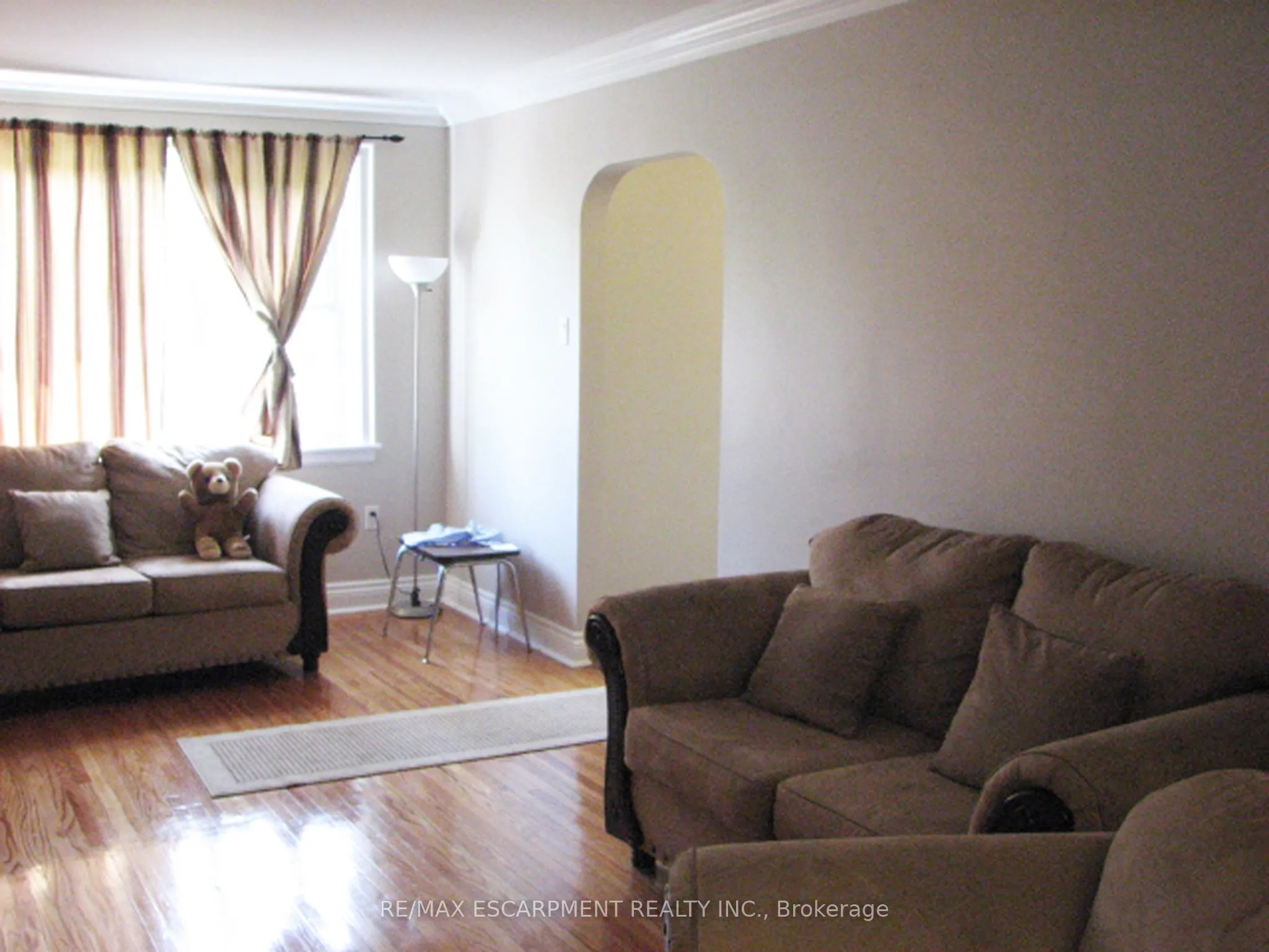 115 King Street E