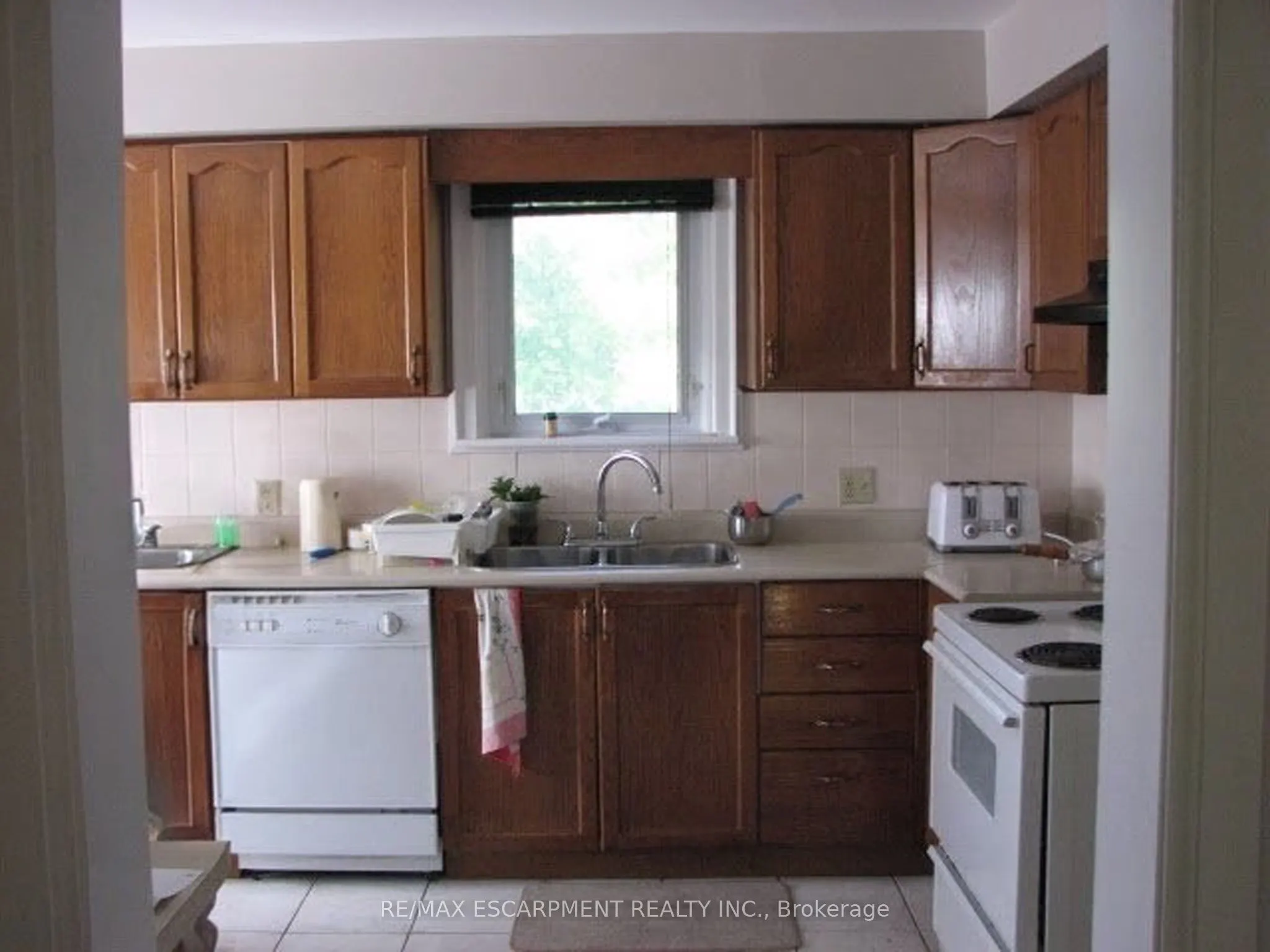 115 King Street E