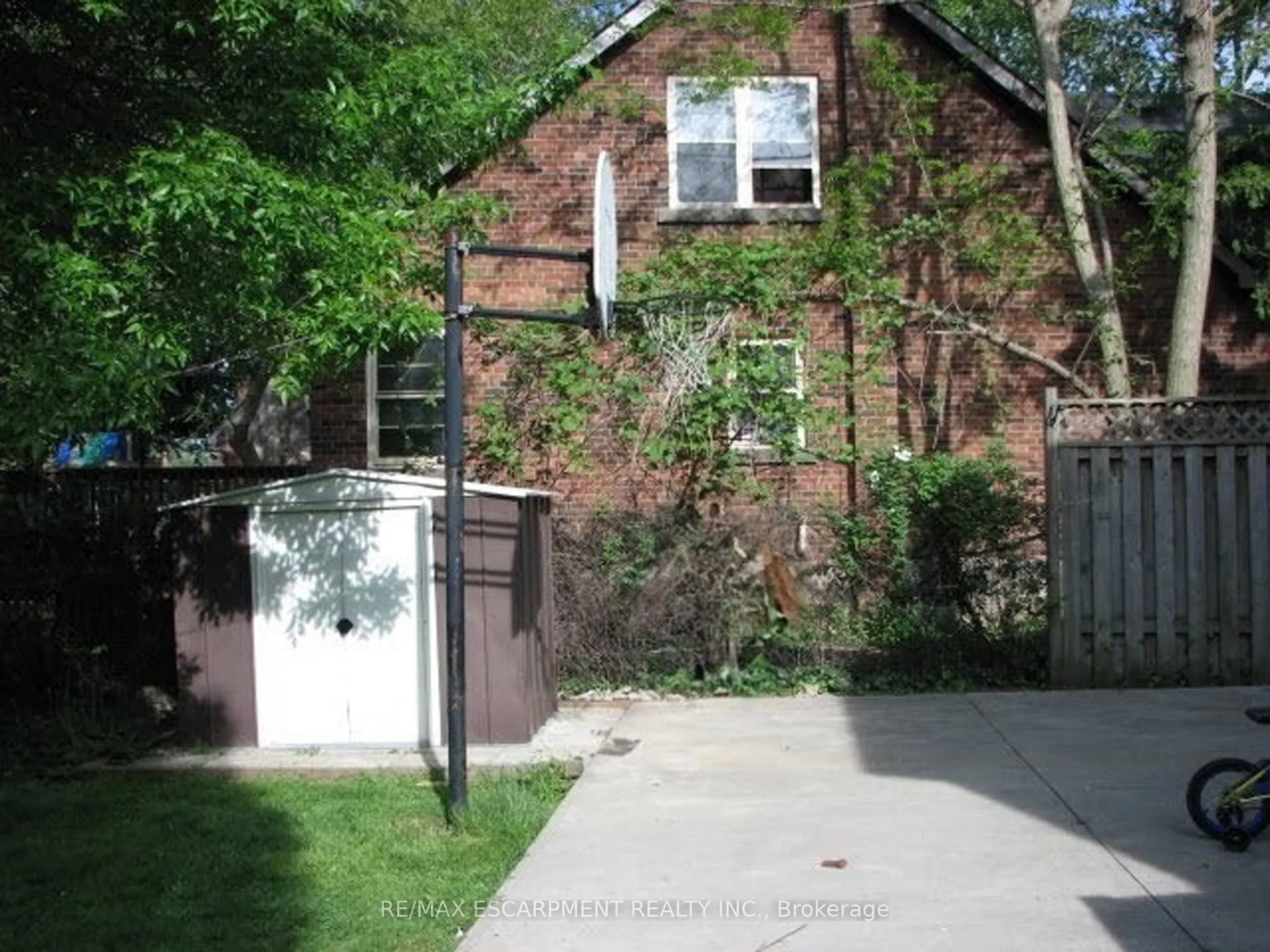 115 King Street E