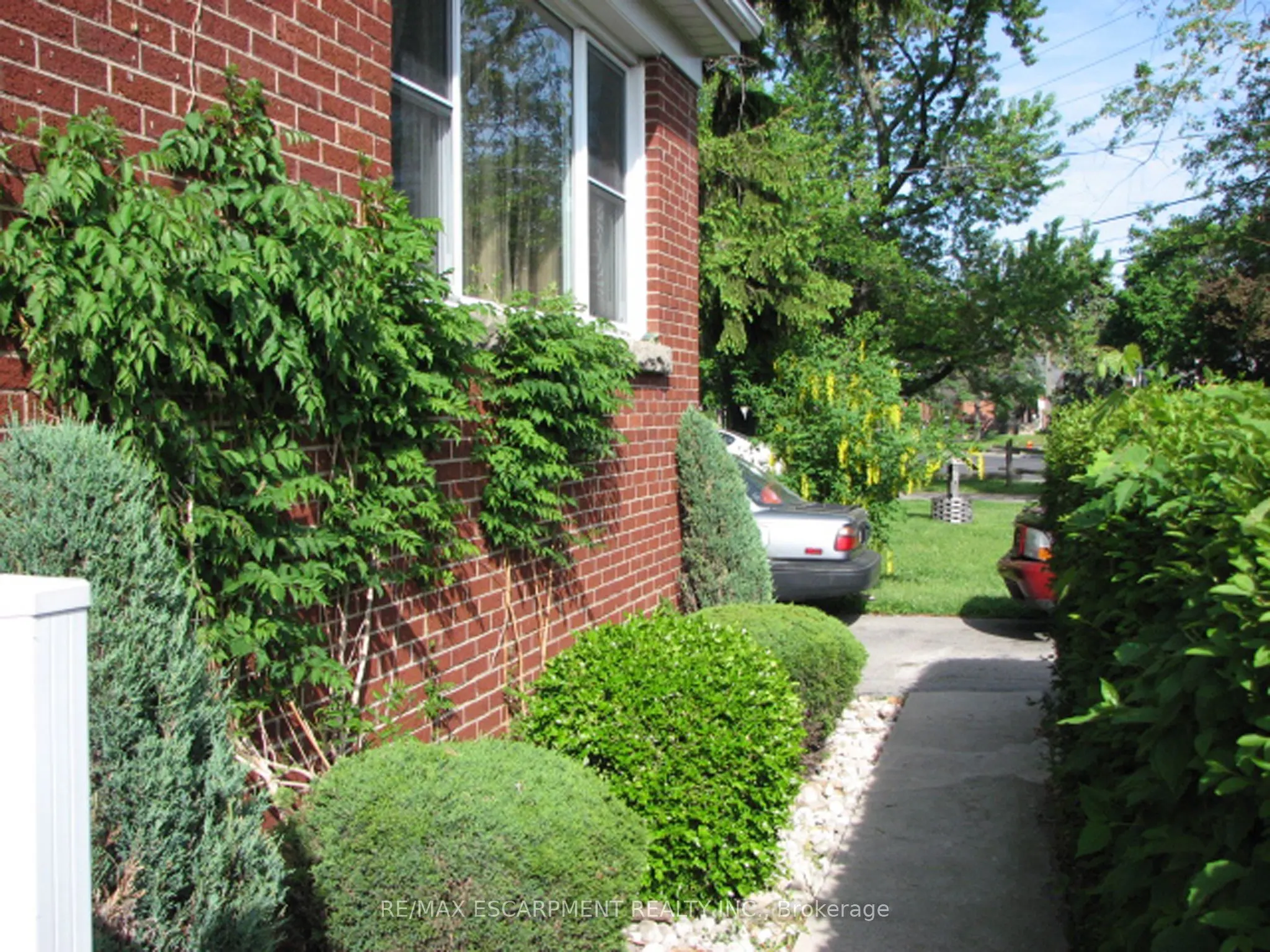 115 King Street E
