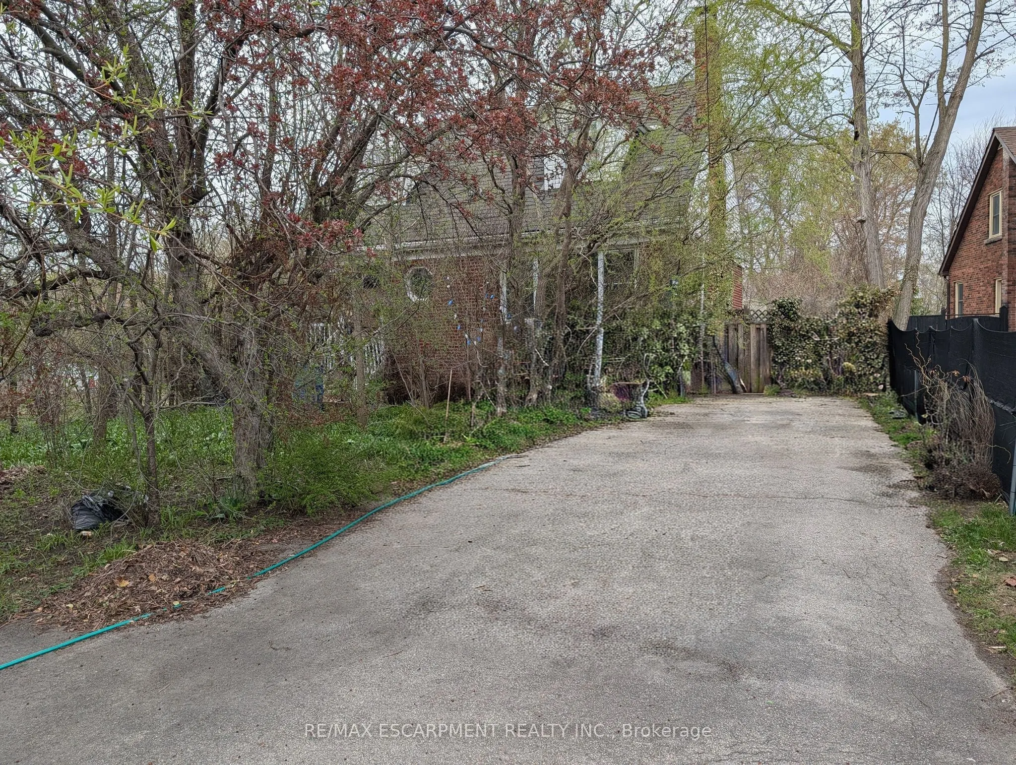 115 King Street E
