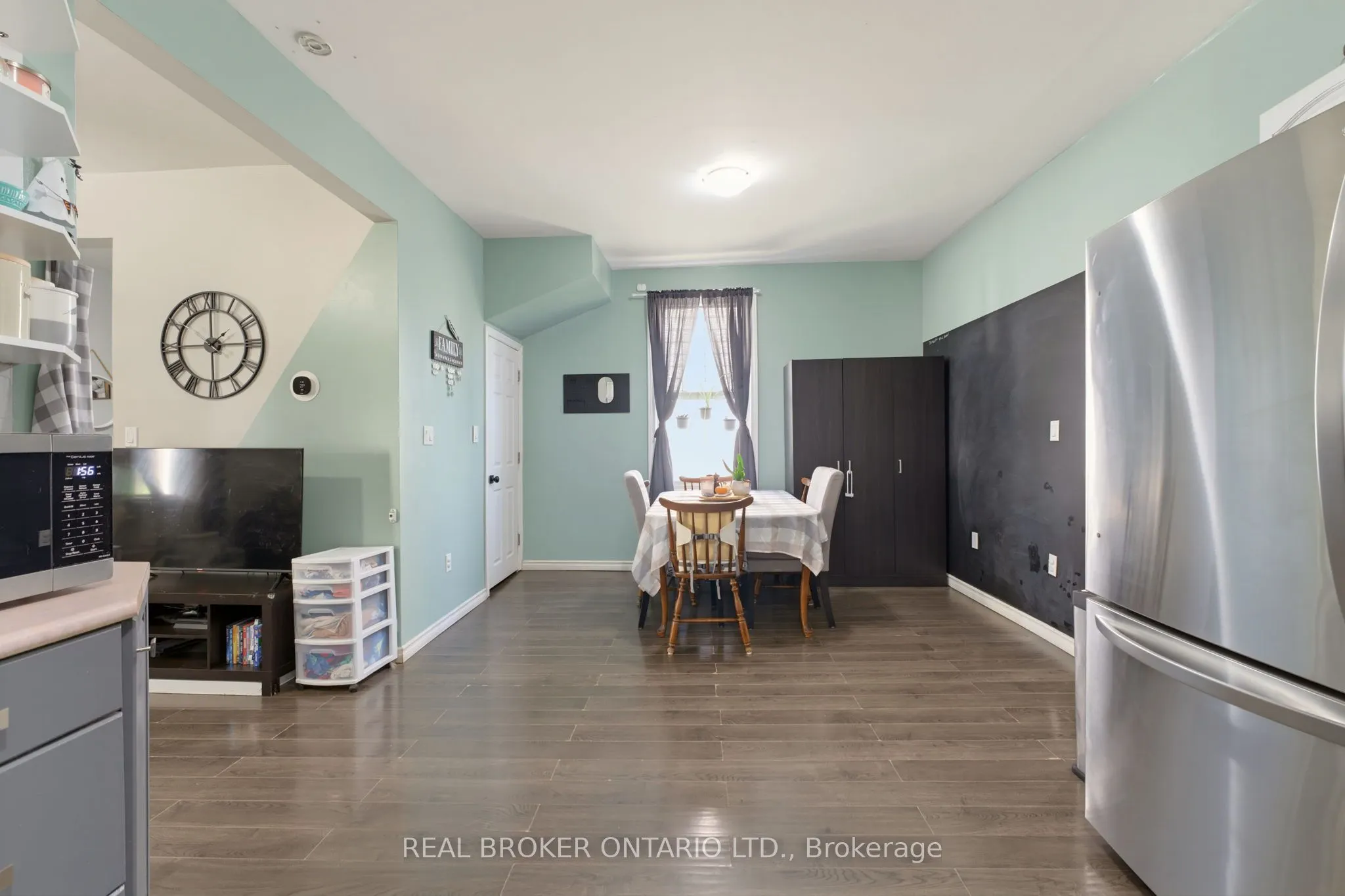 252 Dundas Street