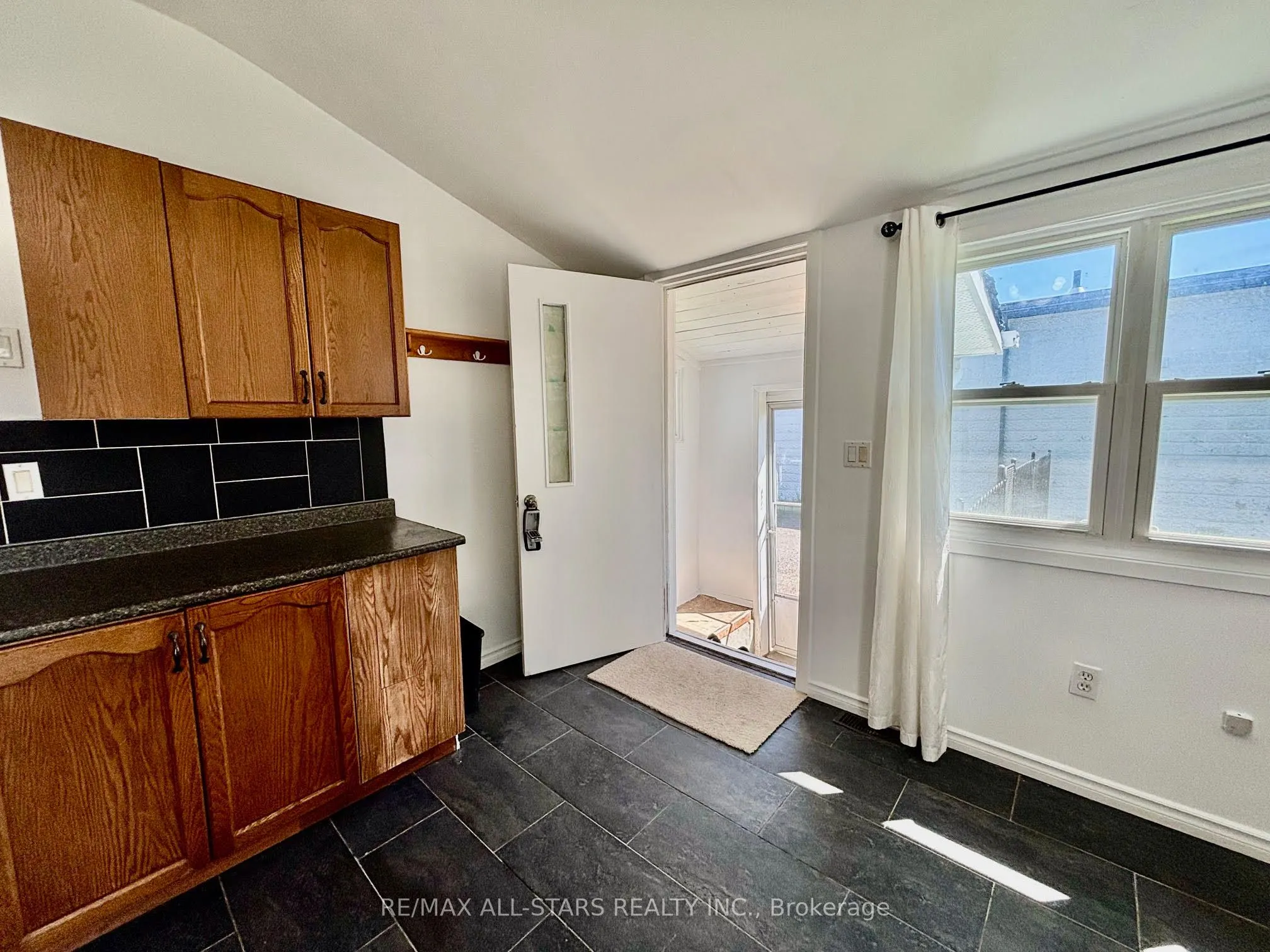 81 Durham Street W
