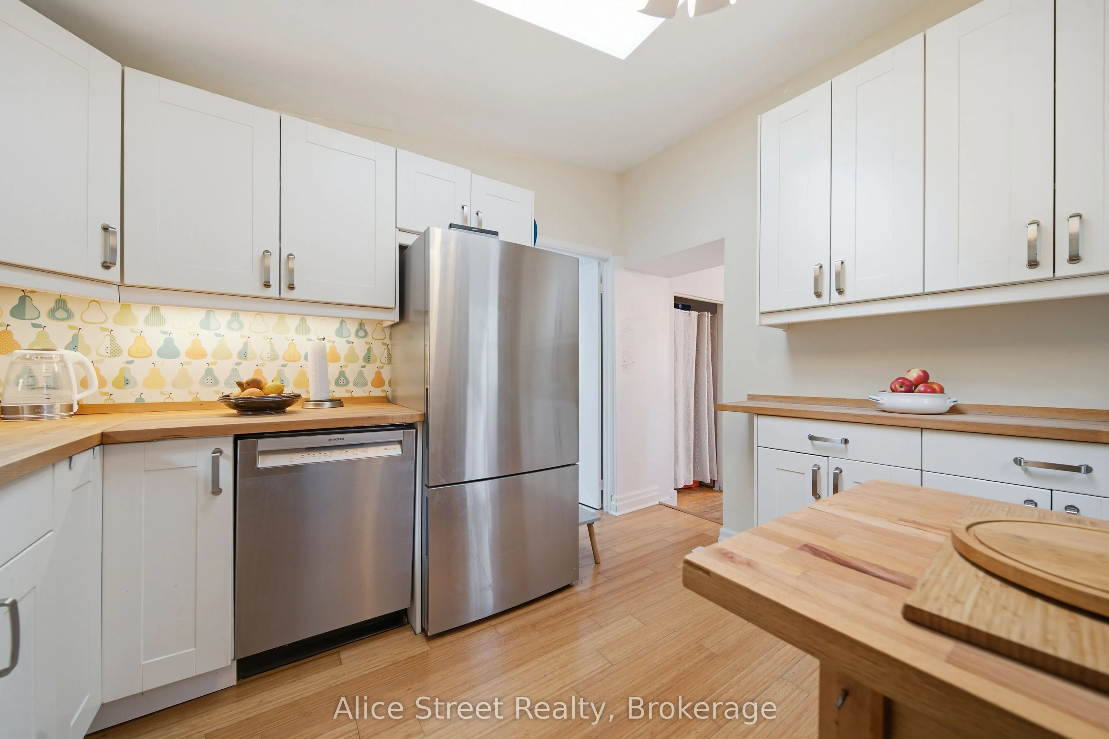 39 Arthur Street N