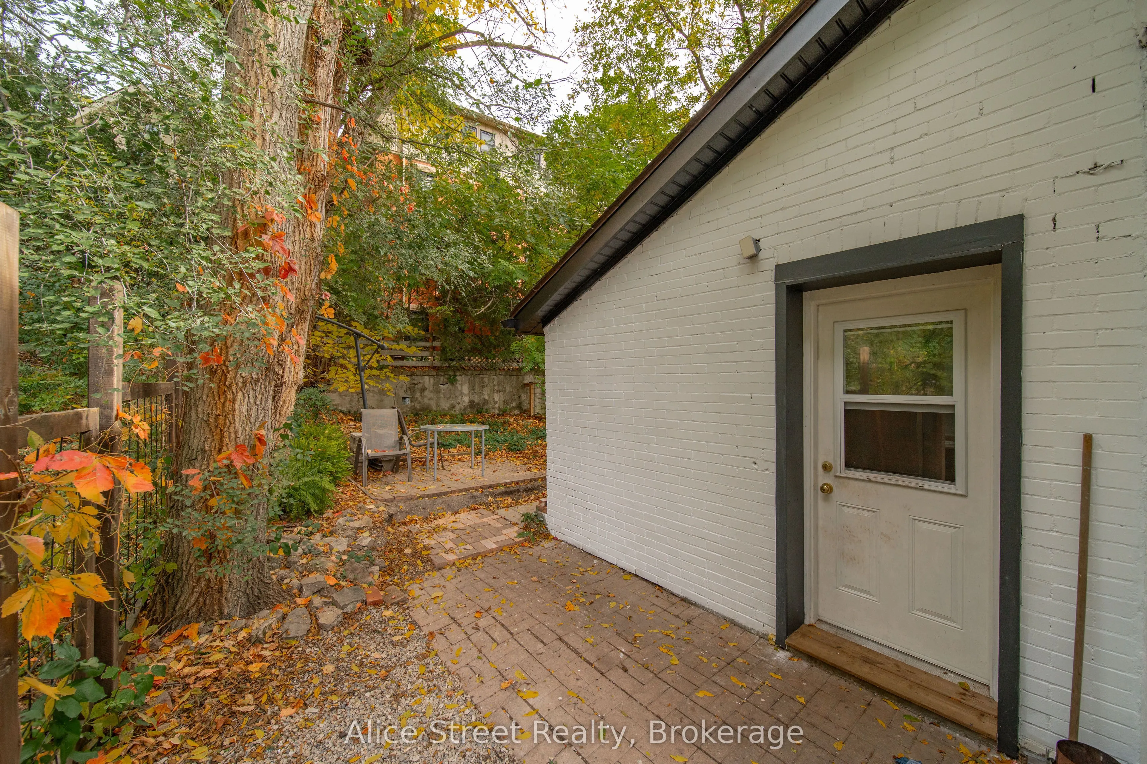 39 Arthur Street N