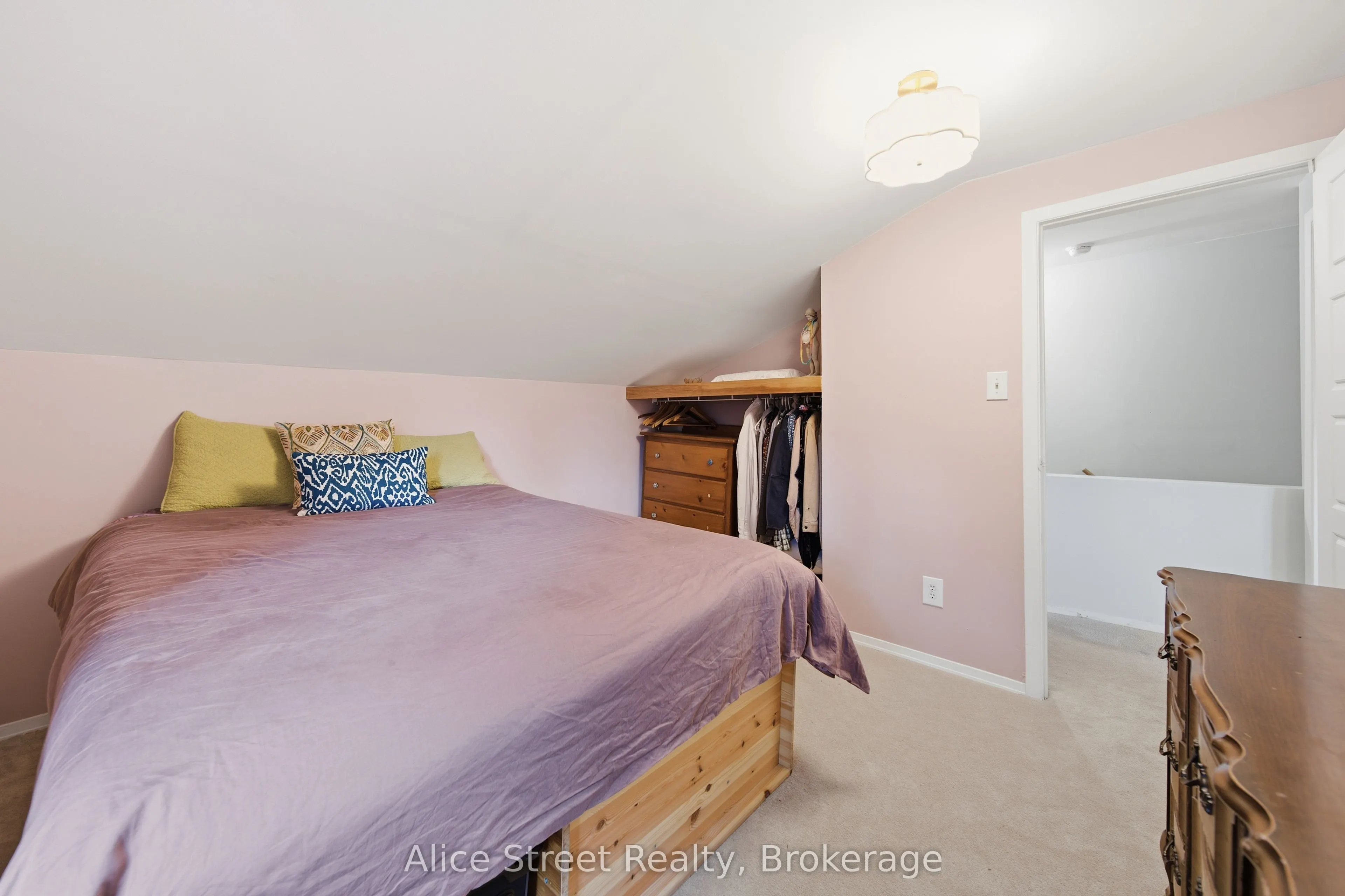 39 Arthur Street N