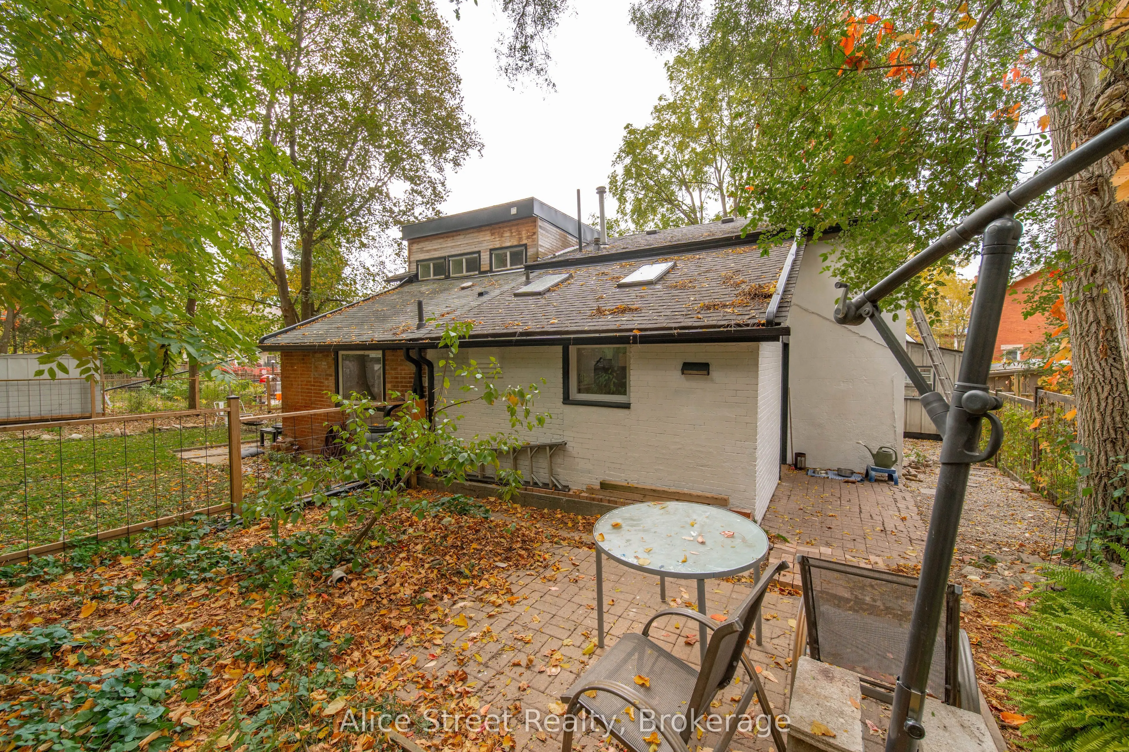 39 Arthur Street N