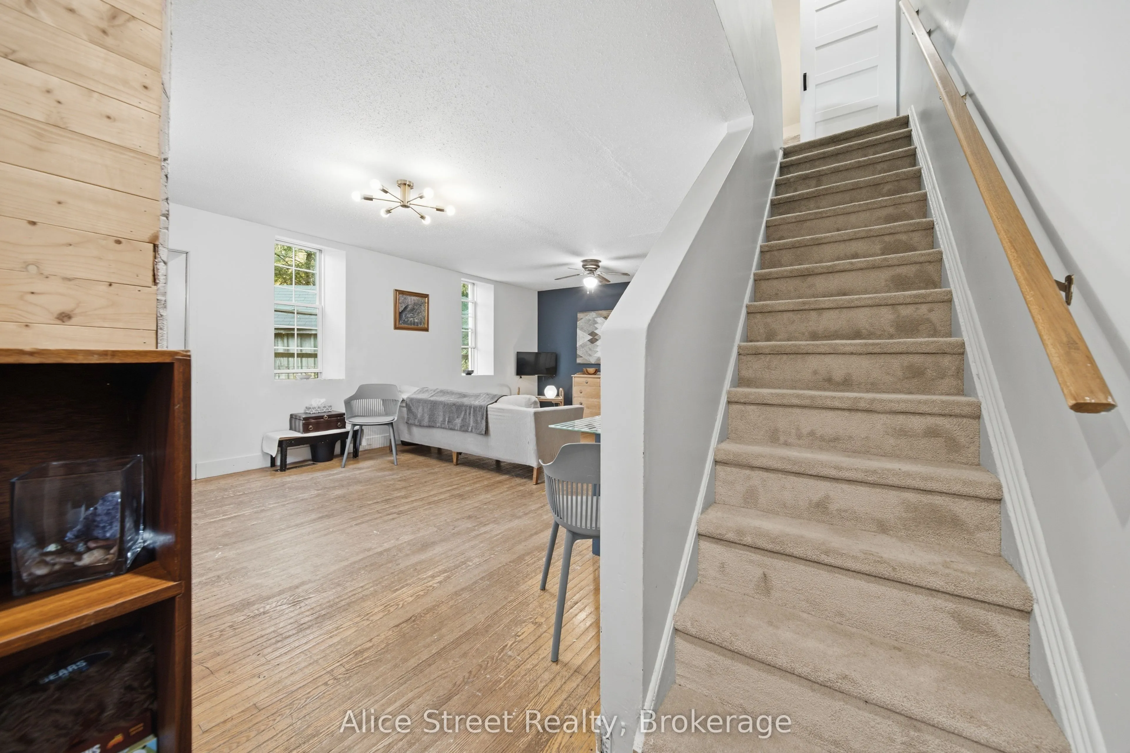 39 Arthur Street N