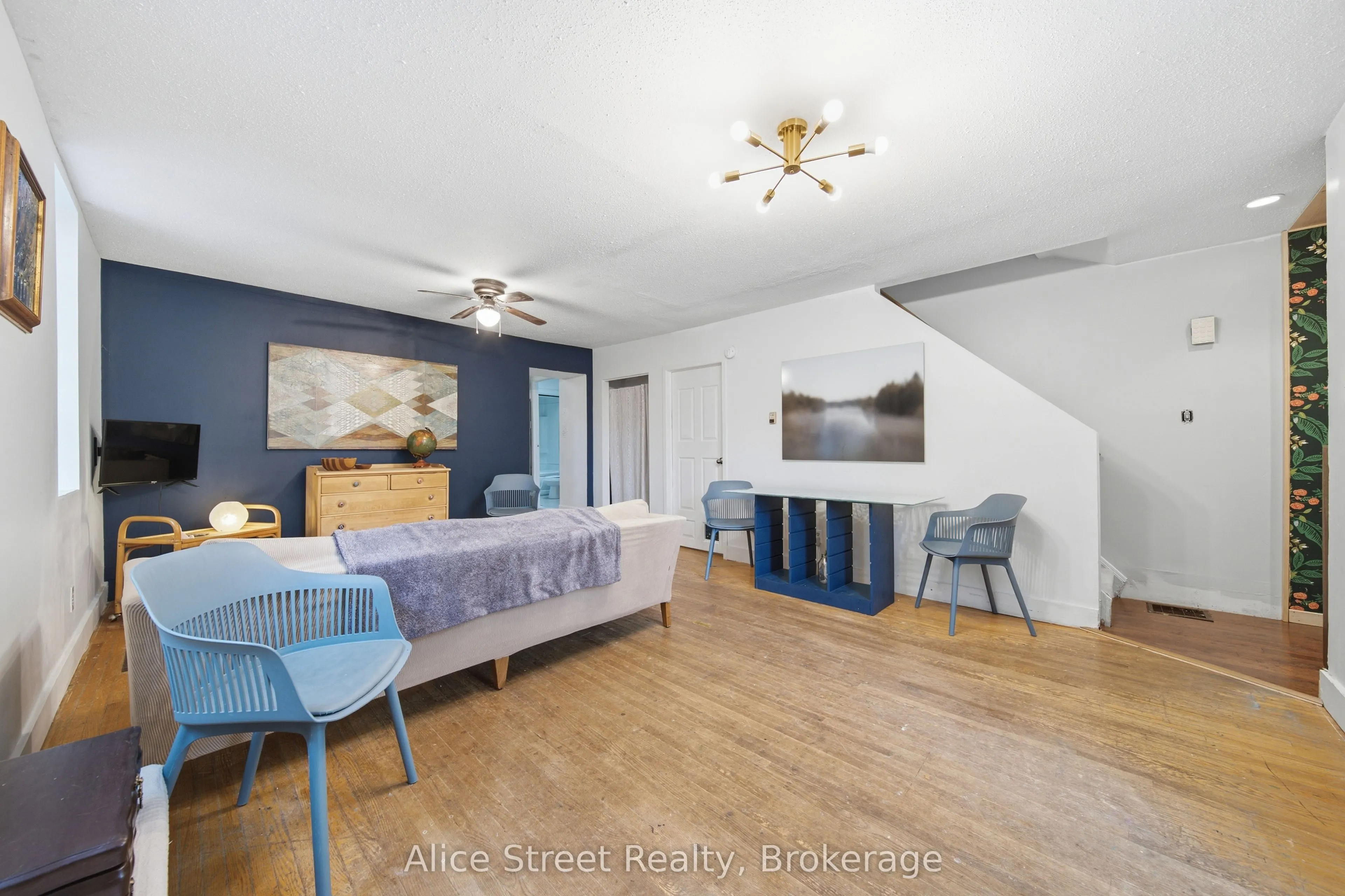 39 Arthur Street N