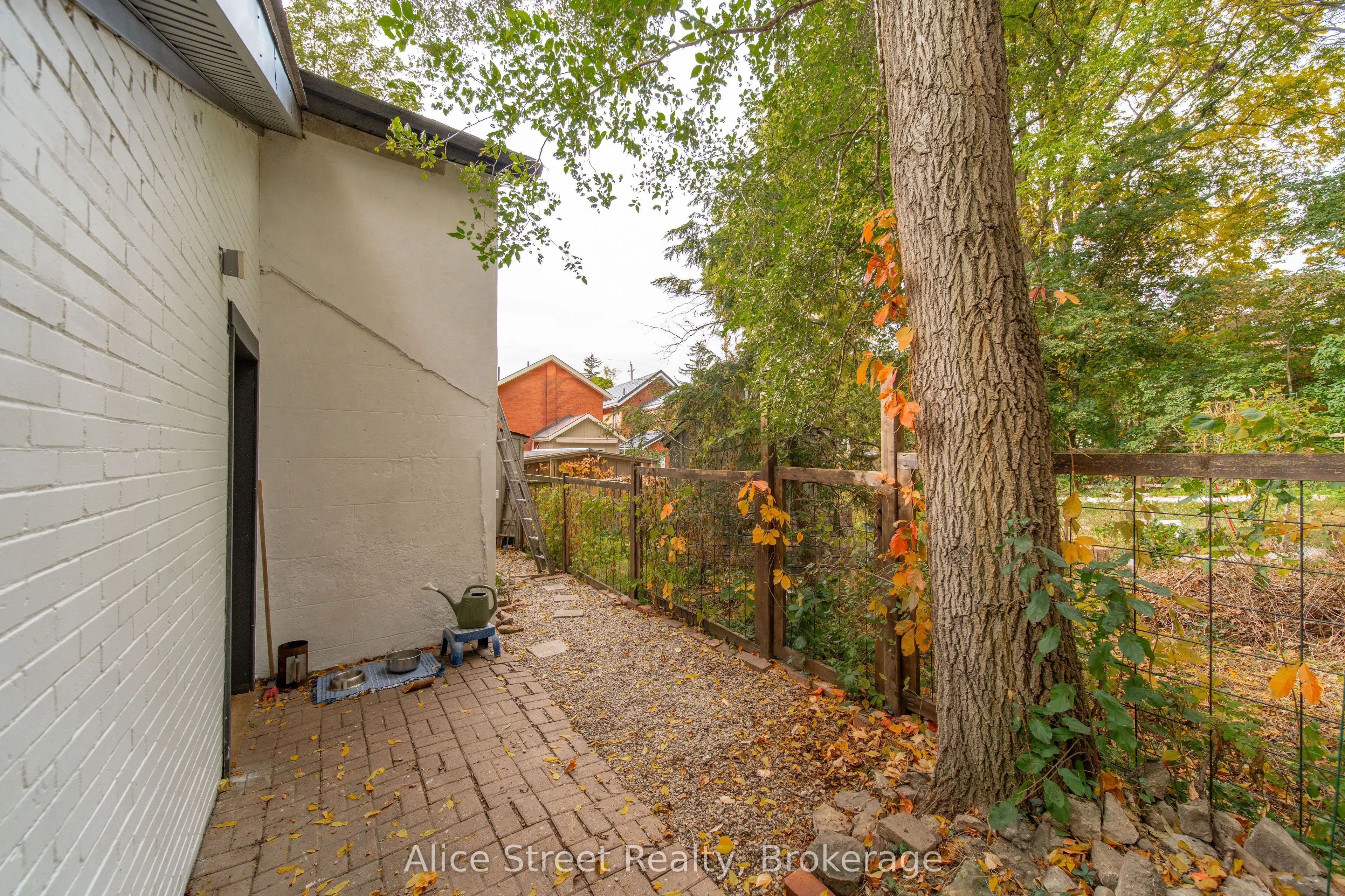 39 Arthur Street N
