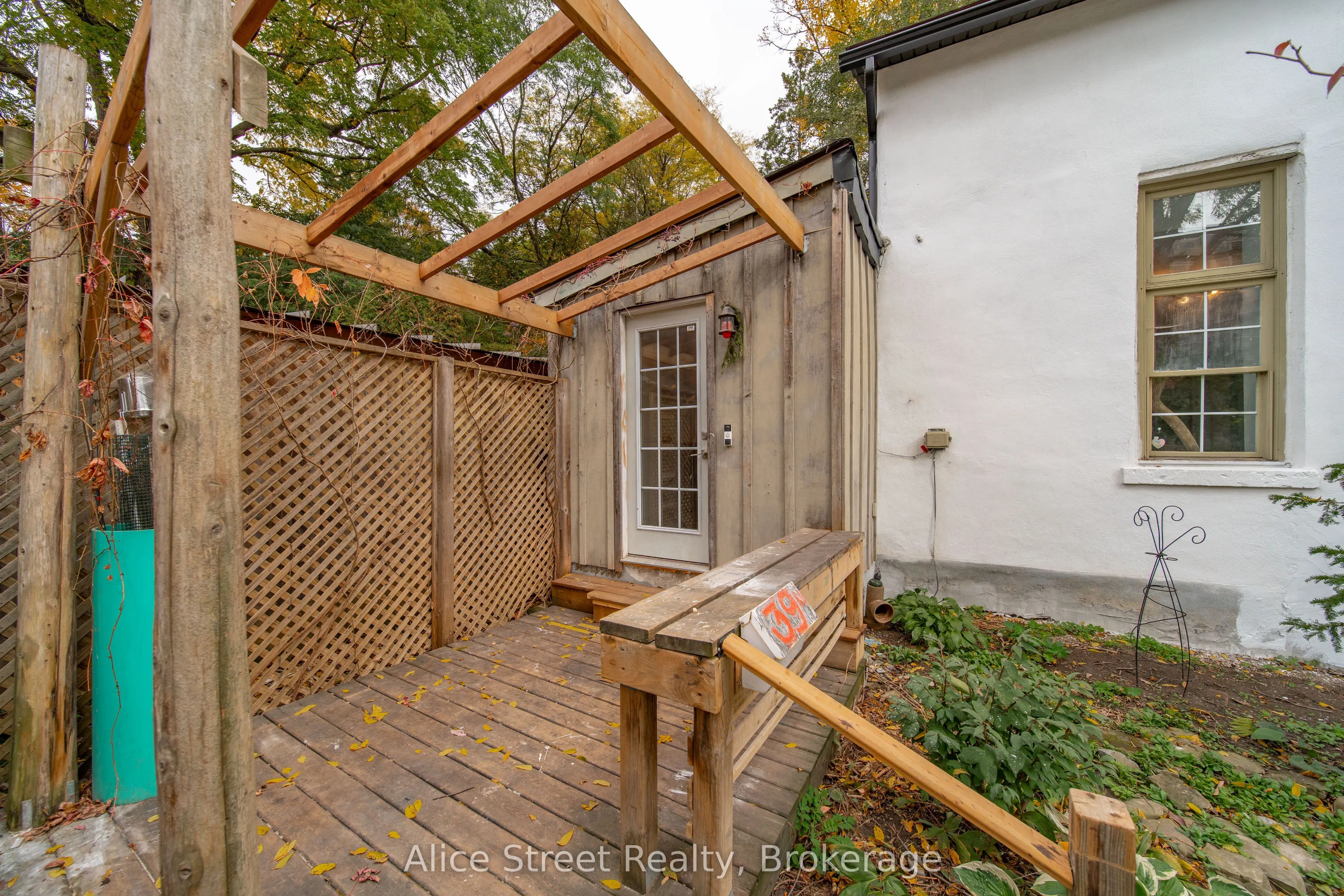 39 Arthur Street N