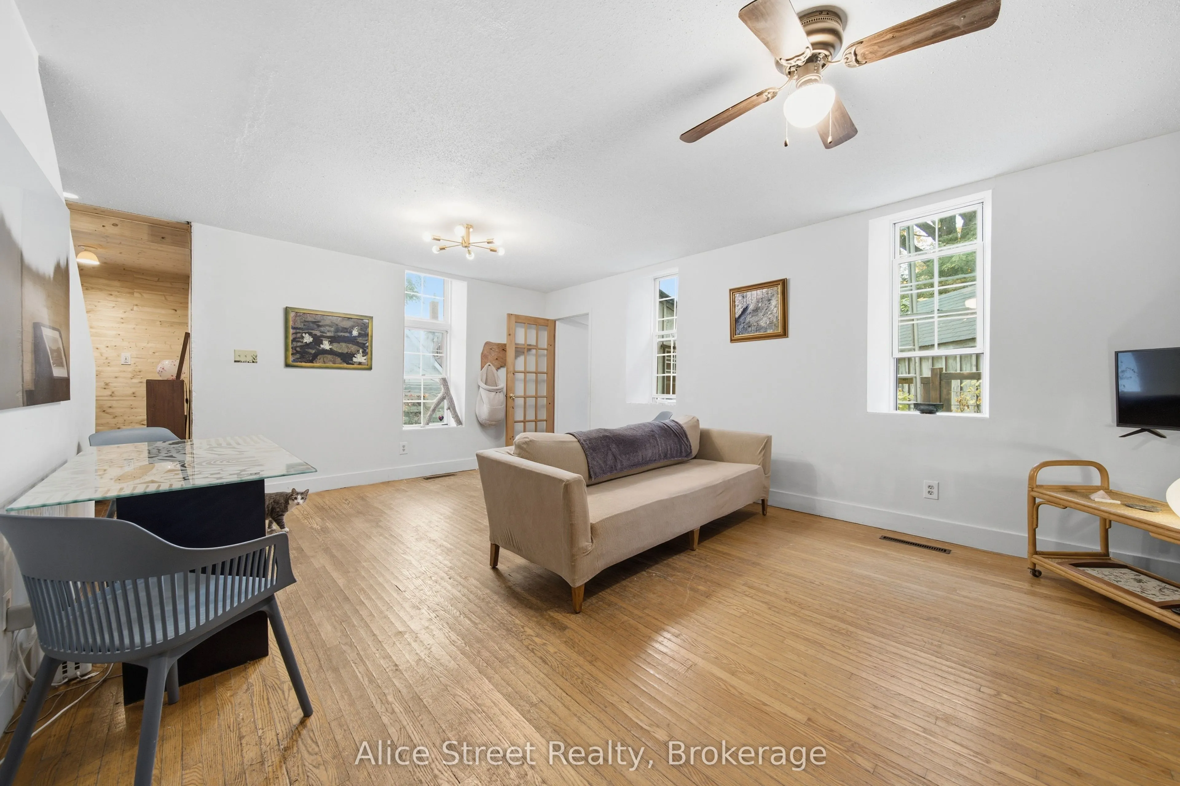 39 Arthur Street N