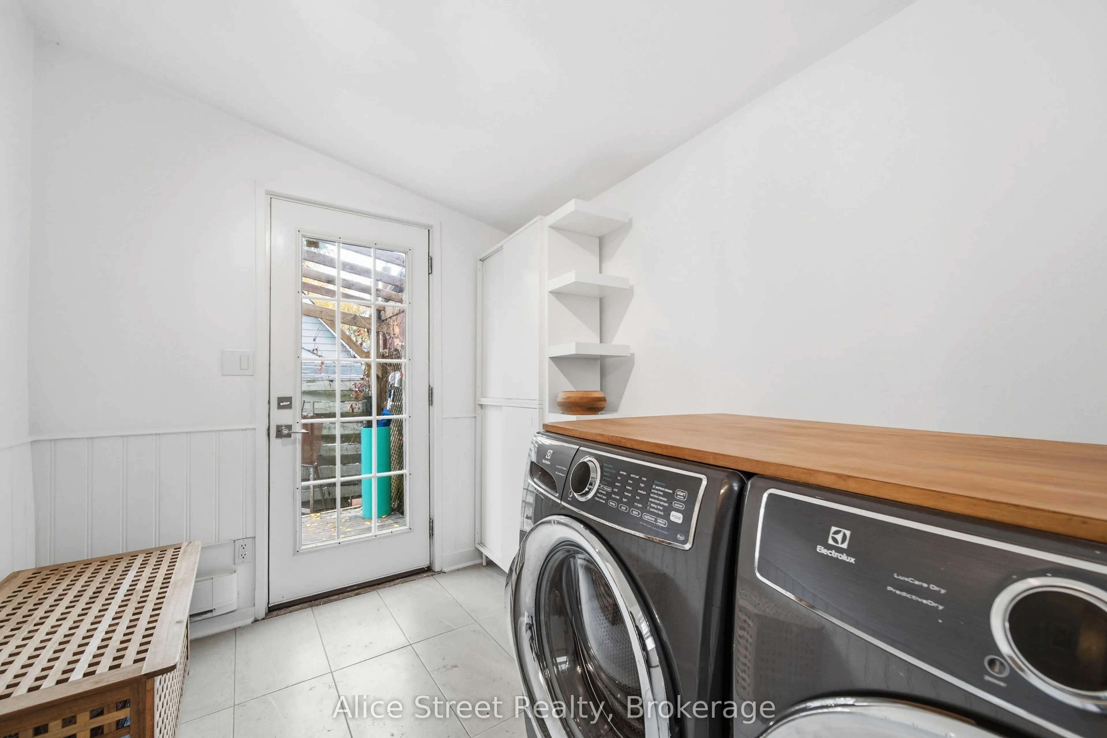 39 Arthur Street N