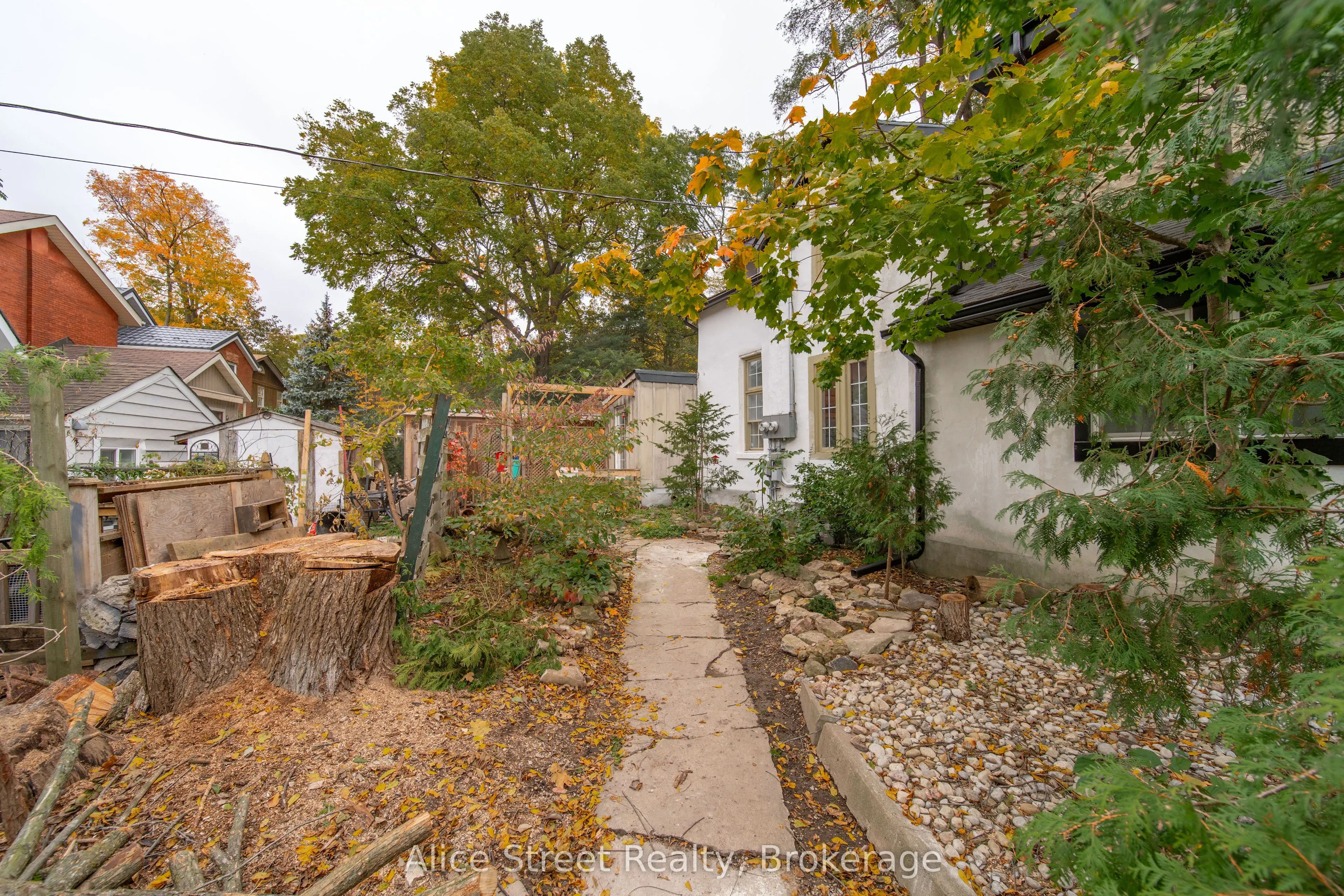 39 Arthur Street N