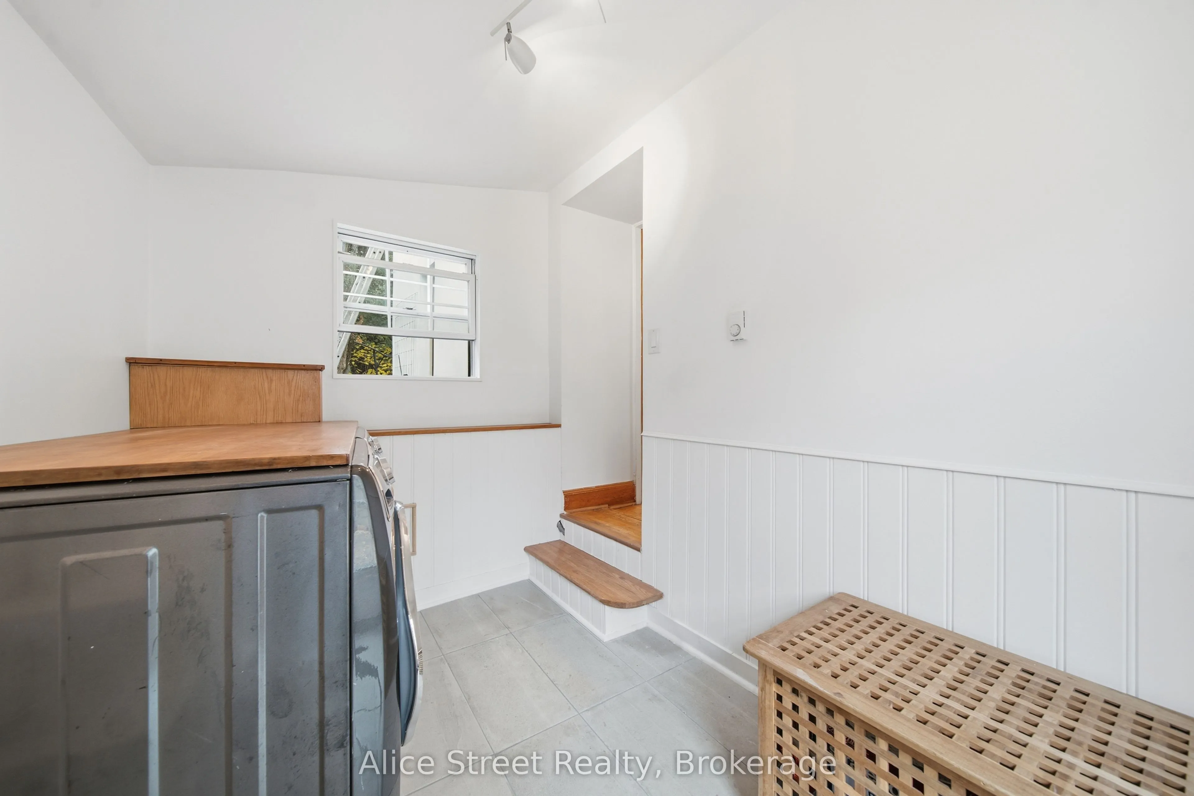39 Arthur Street N